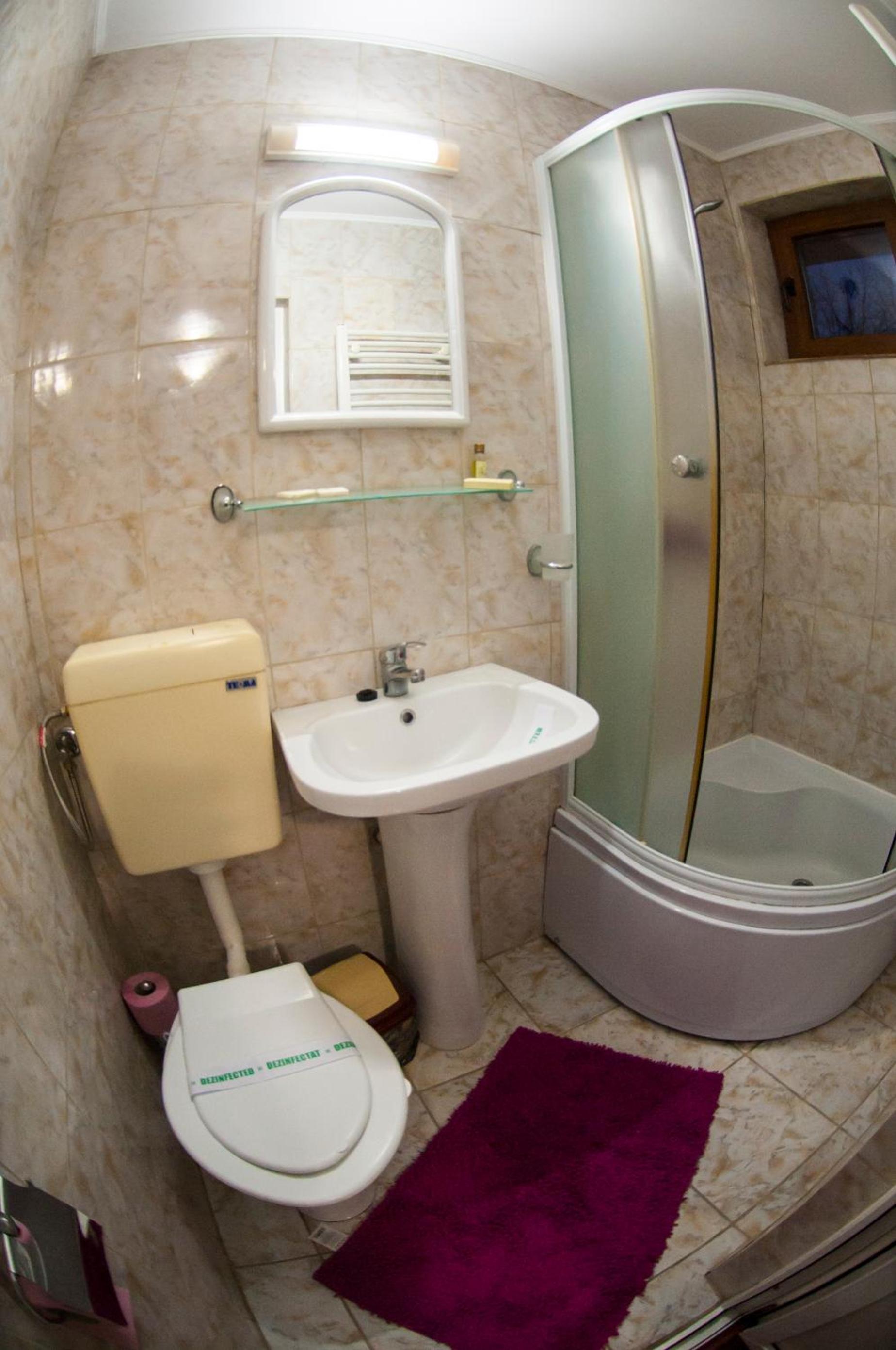 Double Room - Photo 11
