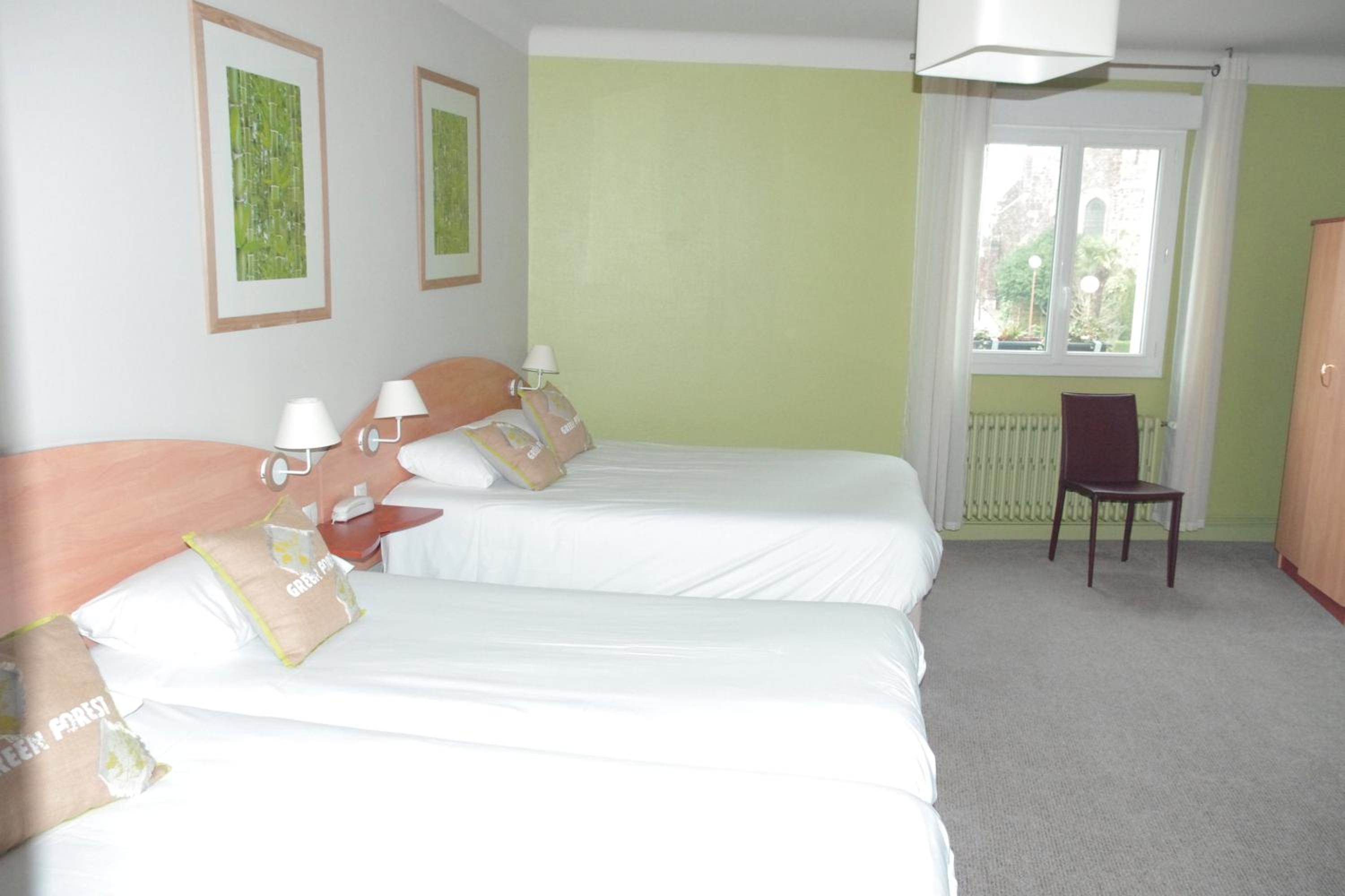 Family Room With Two Double Beds - Non-Smoking photo 1