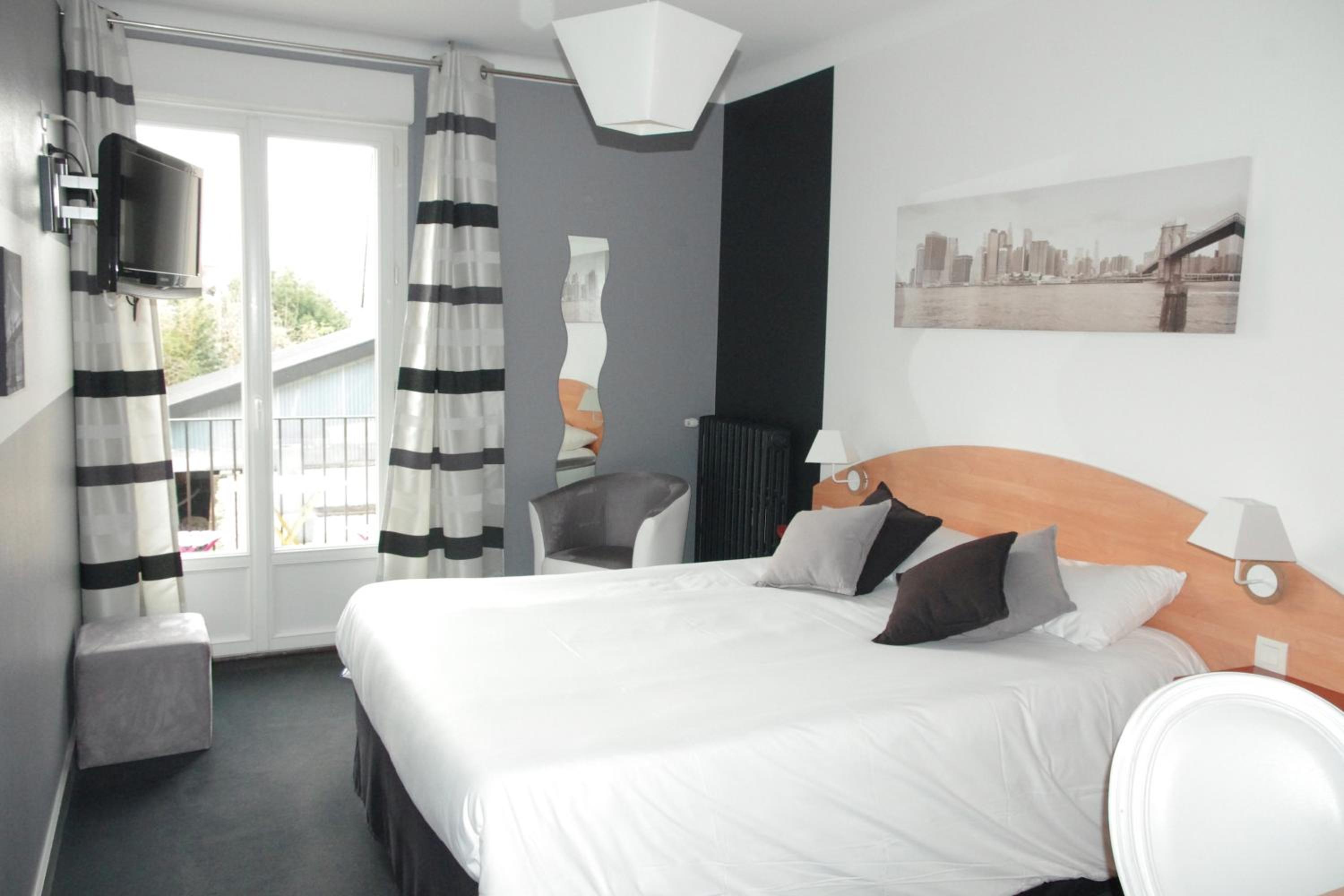 Standard Double Room - Non-Smoking - Photo 2