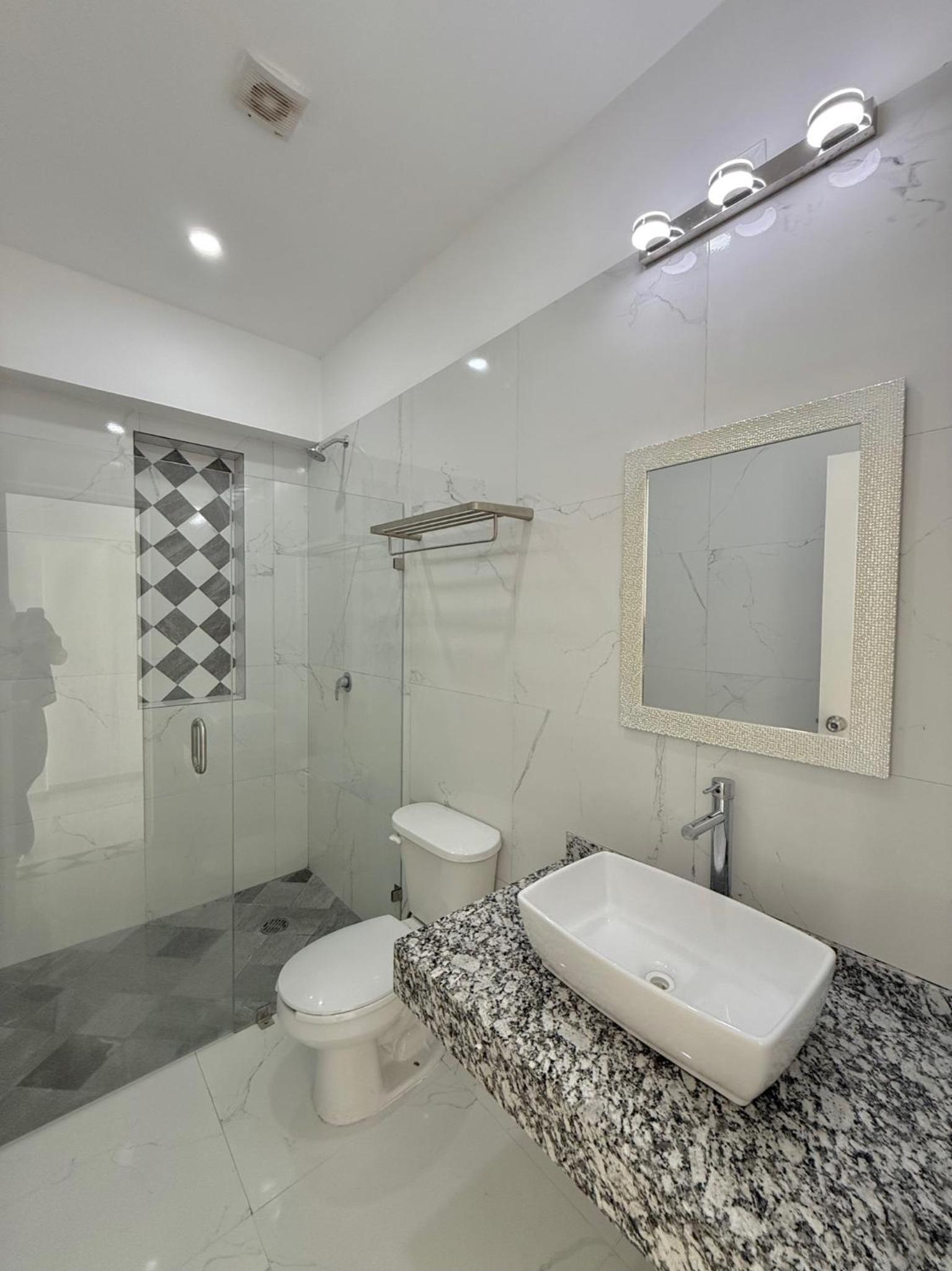 Suite - Photo 5