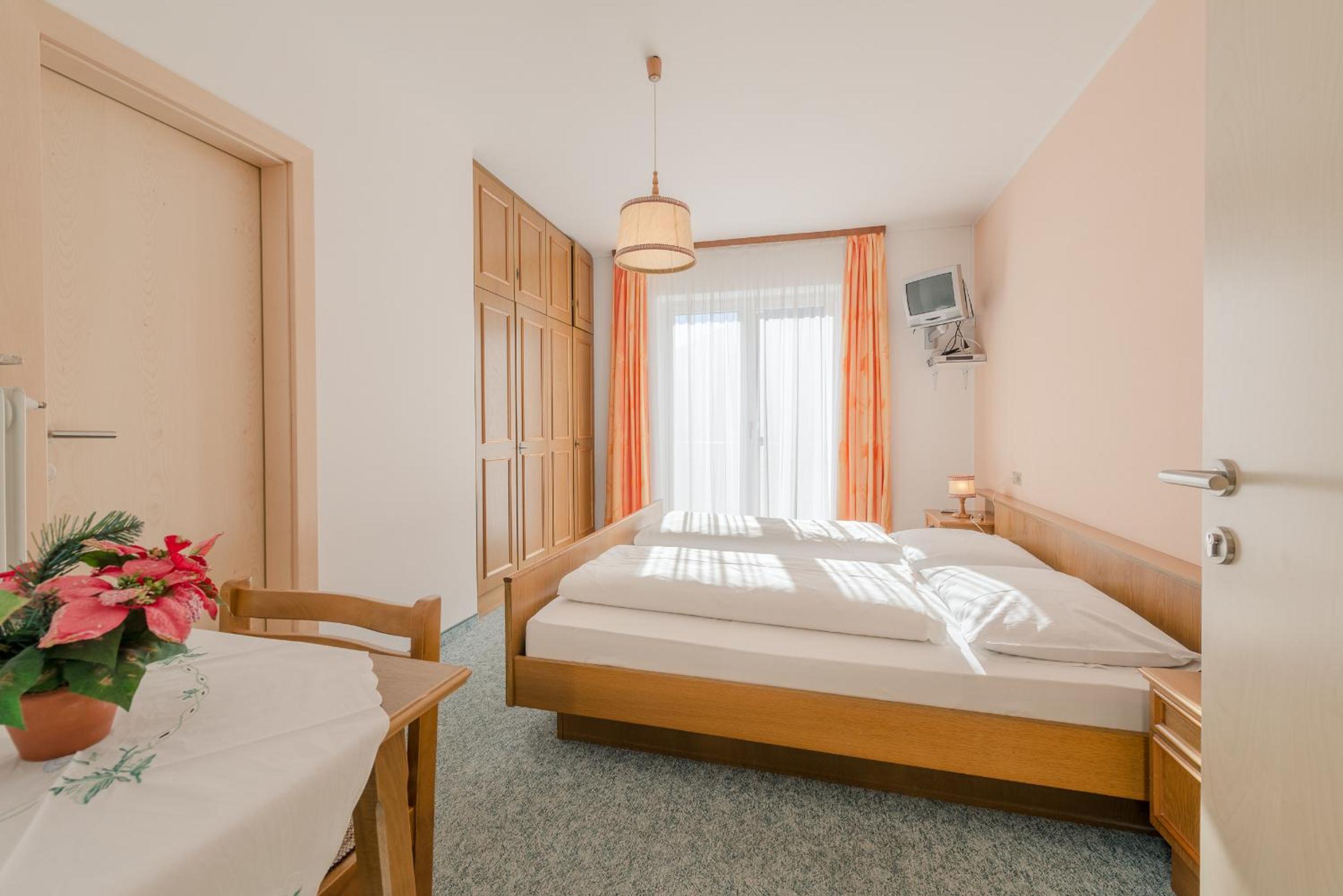 Double Room with Balcony and Mountain View