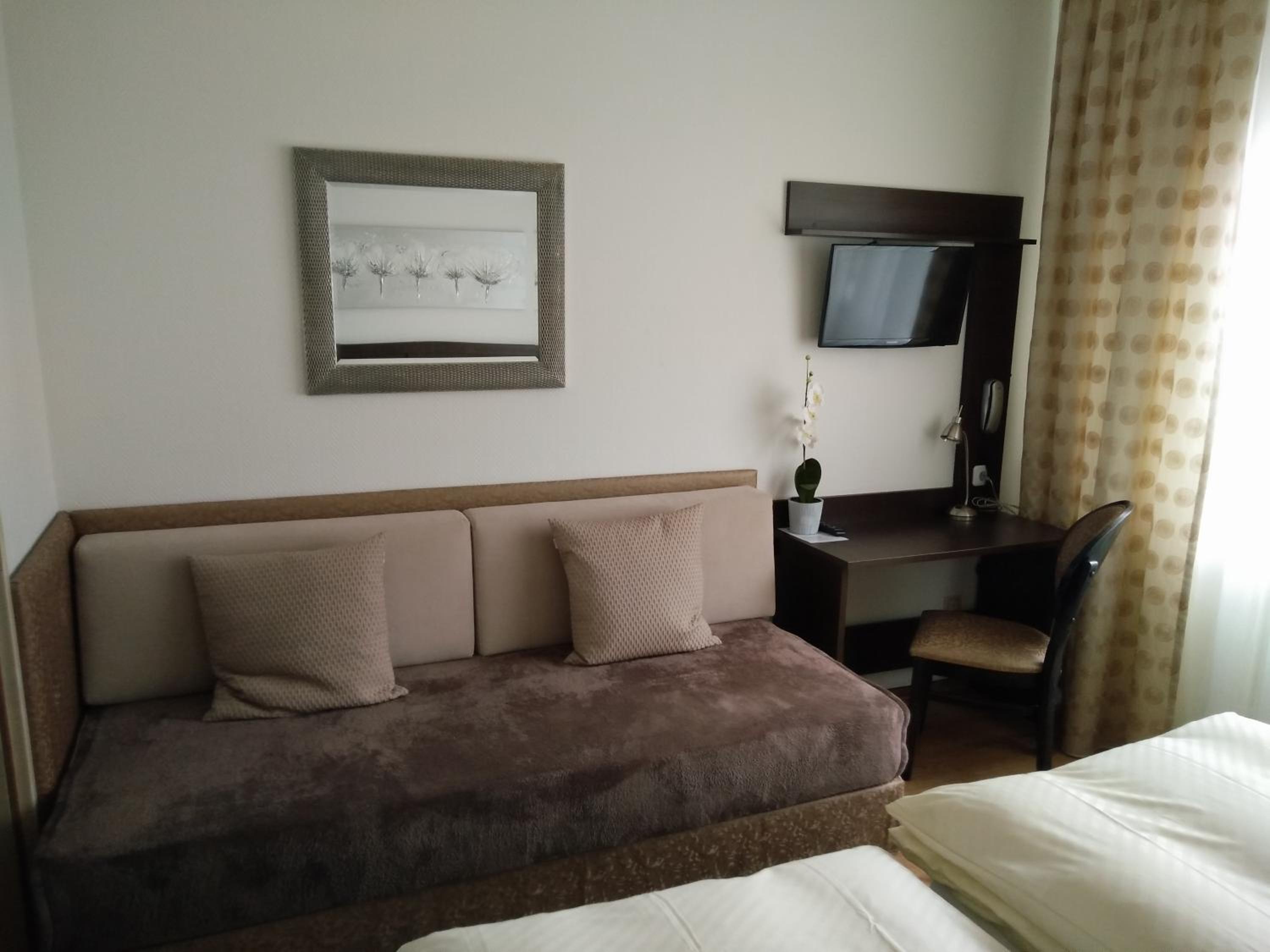 Double Room - Photo 11