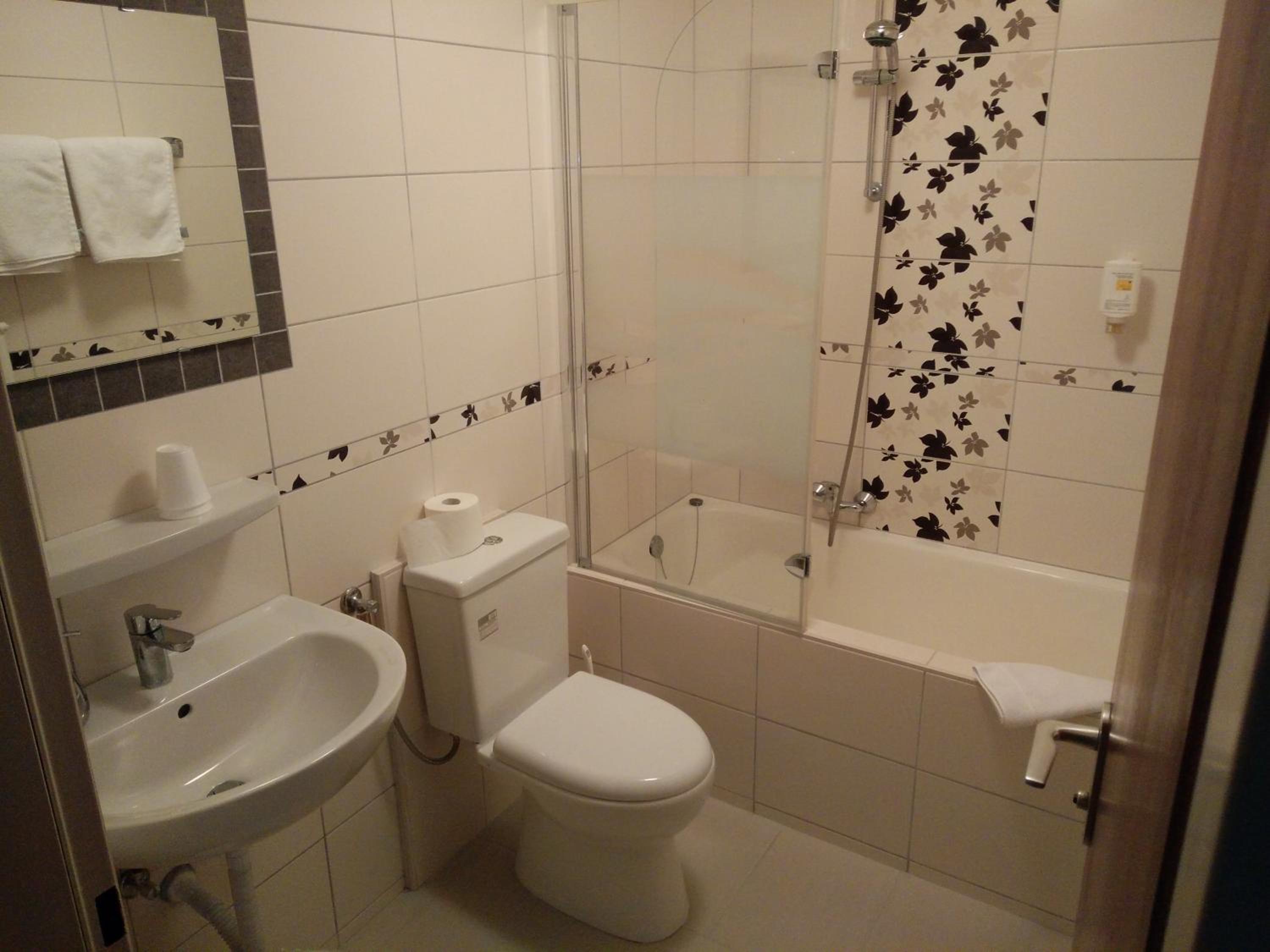 Double Room - Photo 2