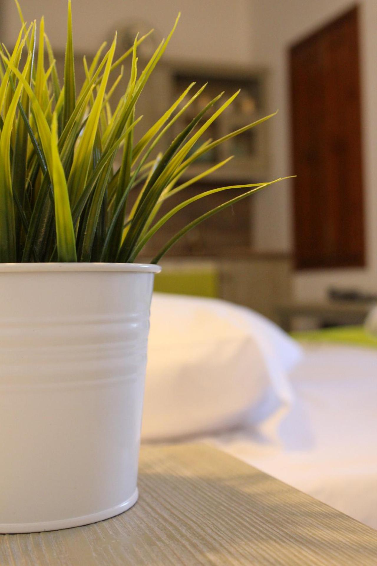 Double or Twin Room with Sea View - Photo 10