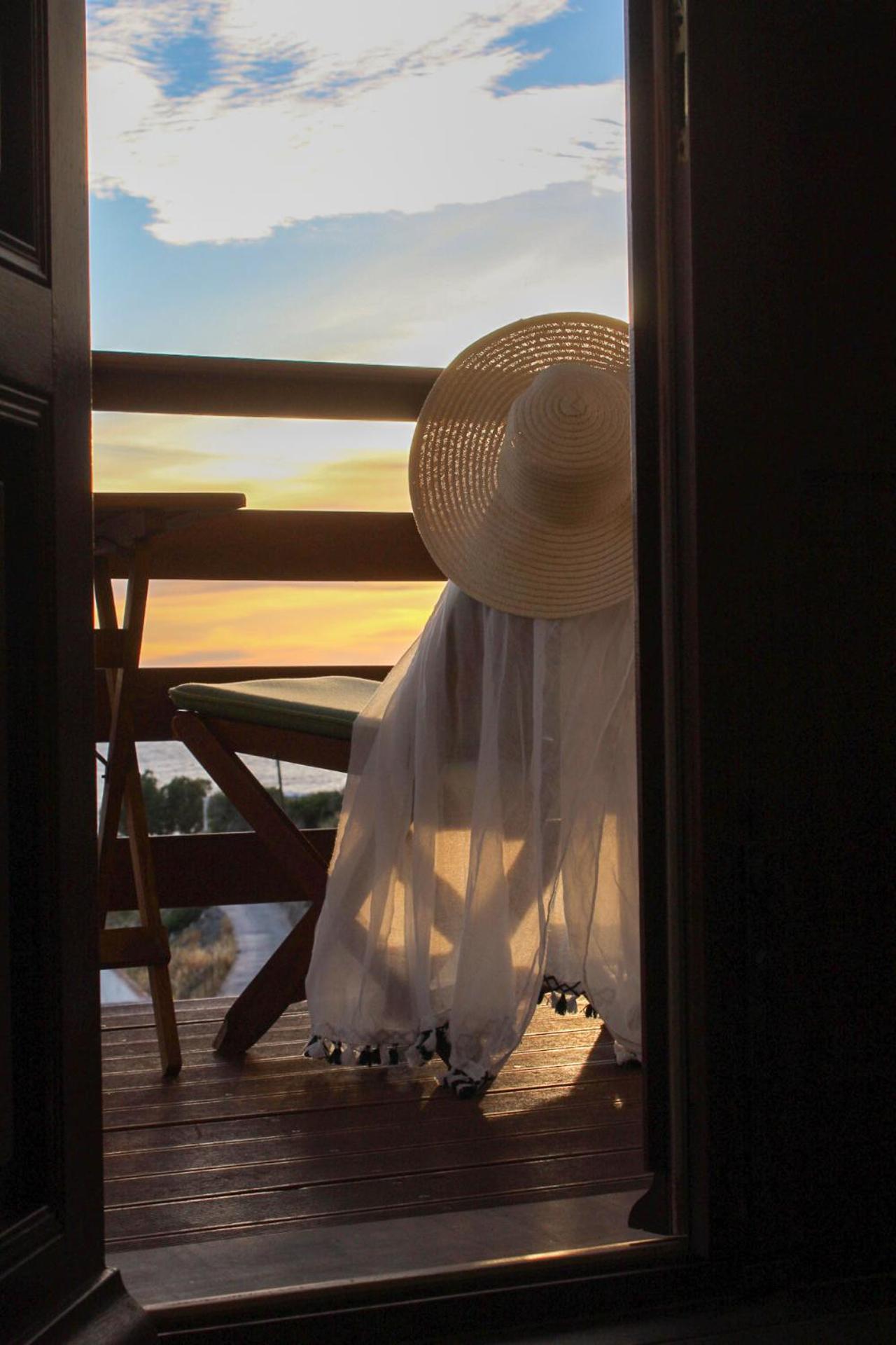 Double or Twin Room with Sea View - Photo 11