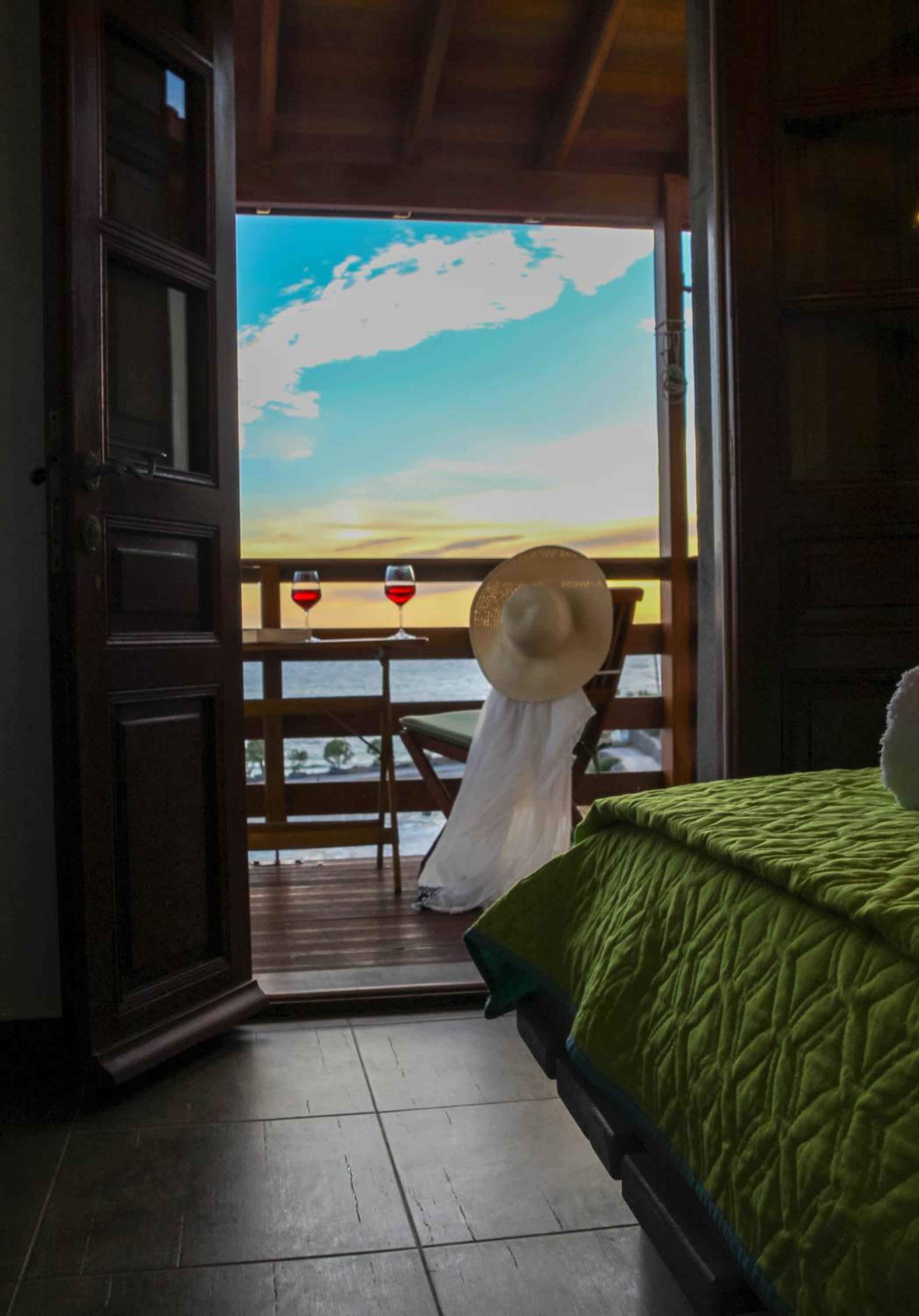 Double or Twin Room with Sea View - Photo 15