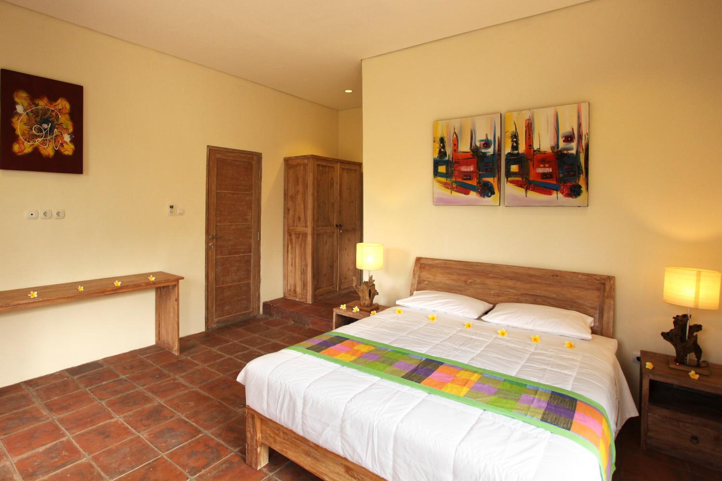 Double Room with Balcony - Photo 8
