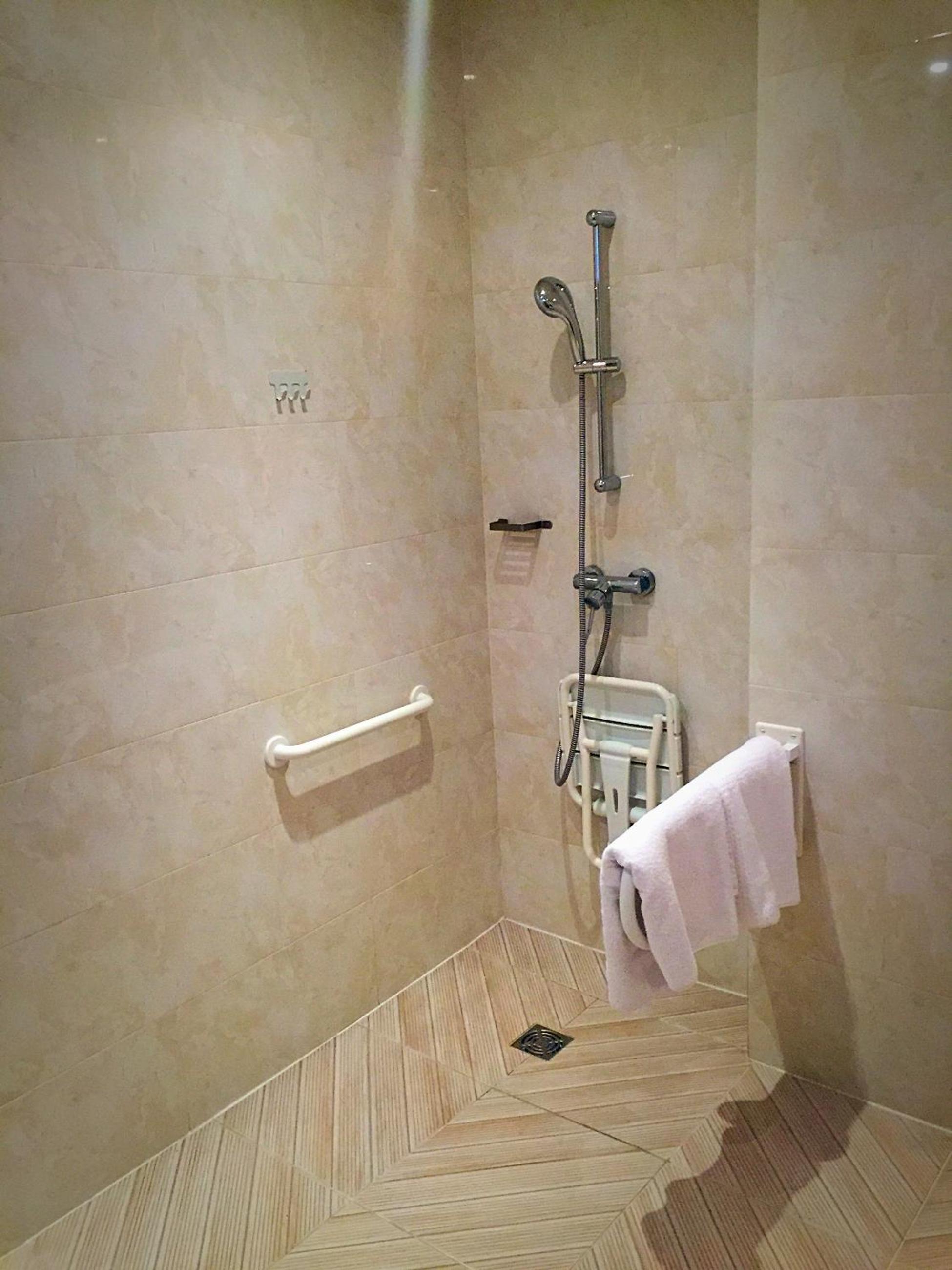 Single Room with Private Bathroom and Toilet photo 3