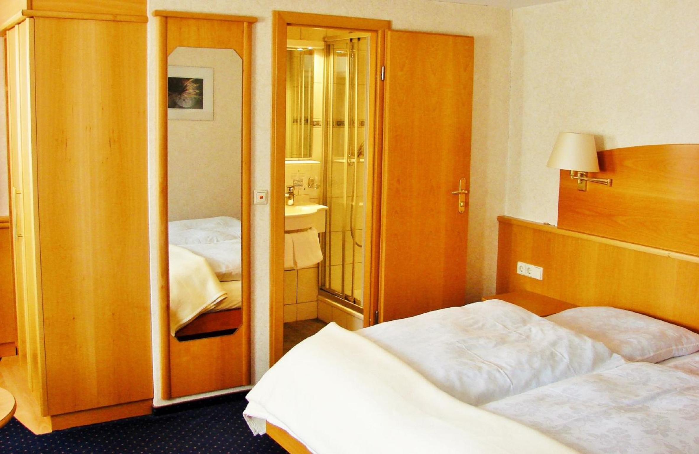 Double Room - Photo 8