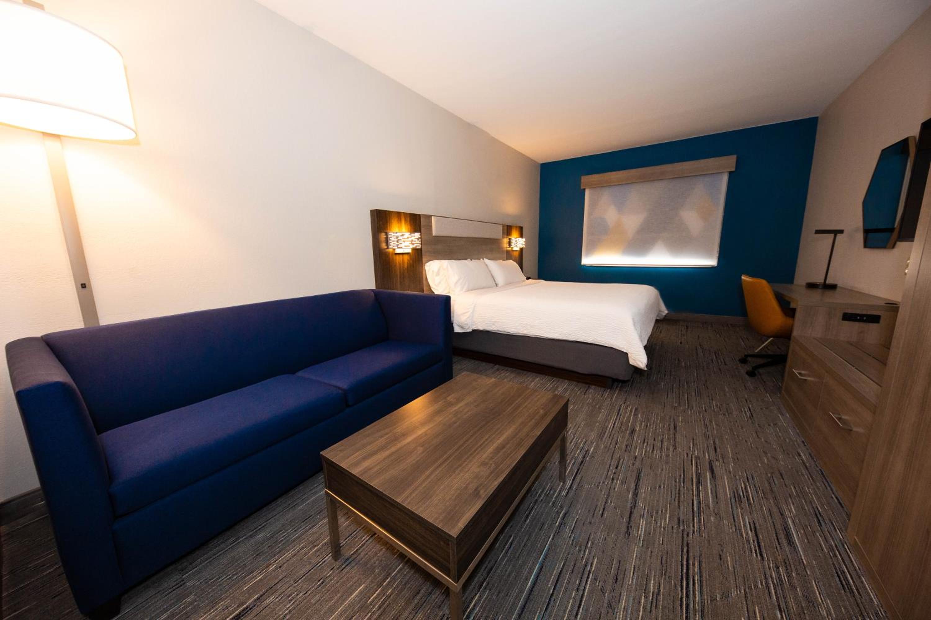 King Suite with Sofa Bed photo 2