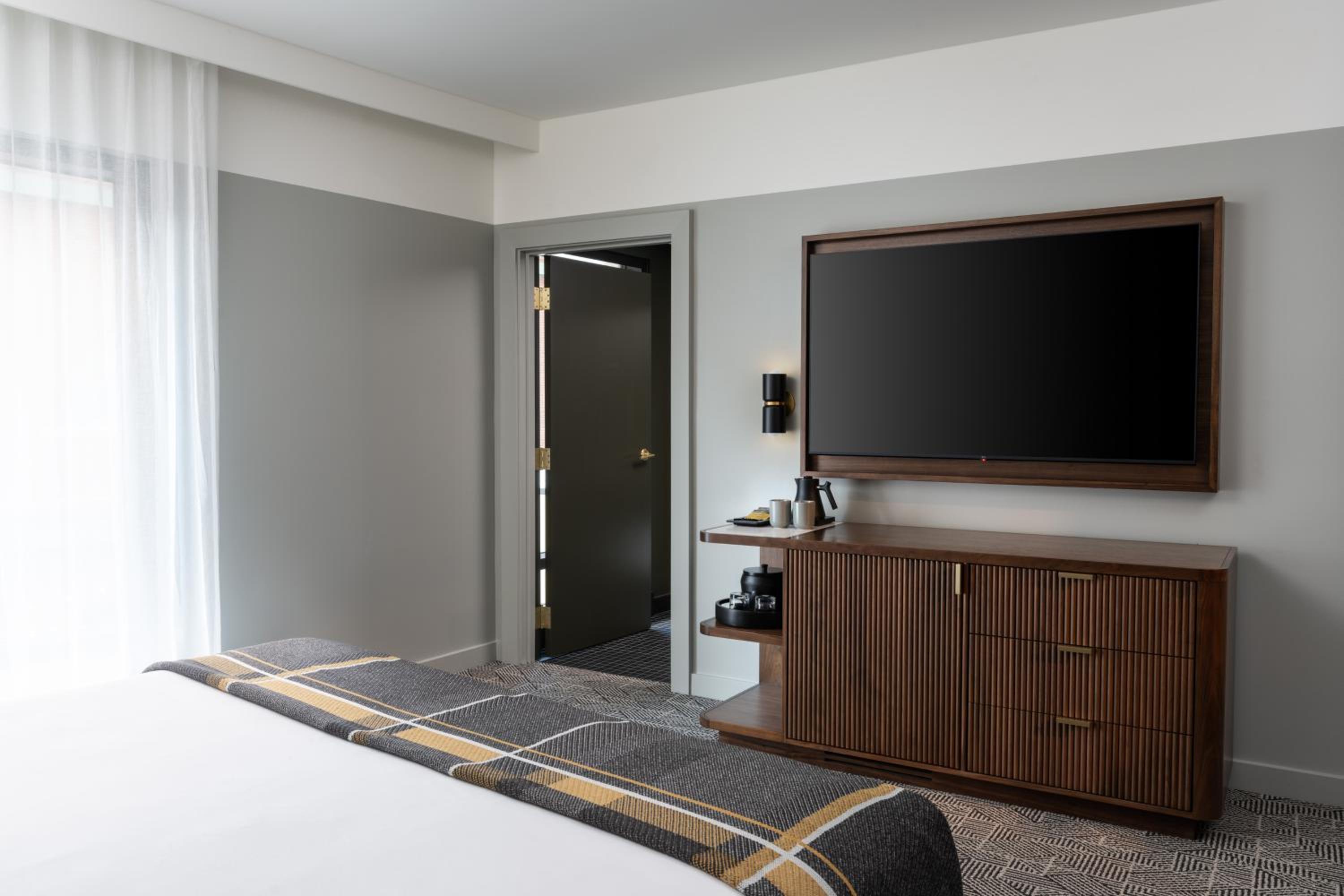Tower Premium King Room - Photo 2
