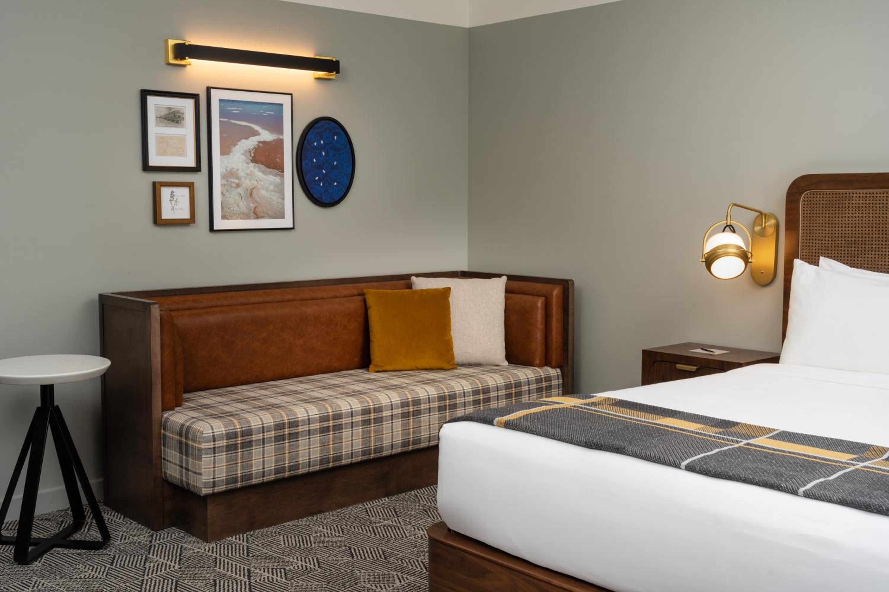 Tower Premium King Room - Photo 3