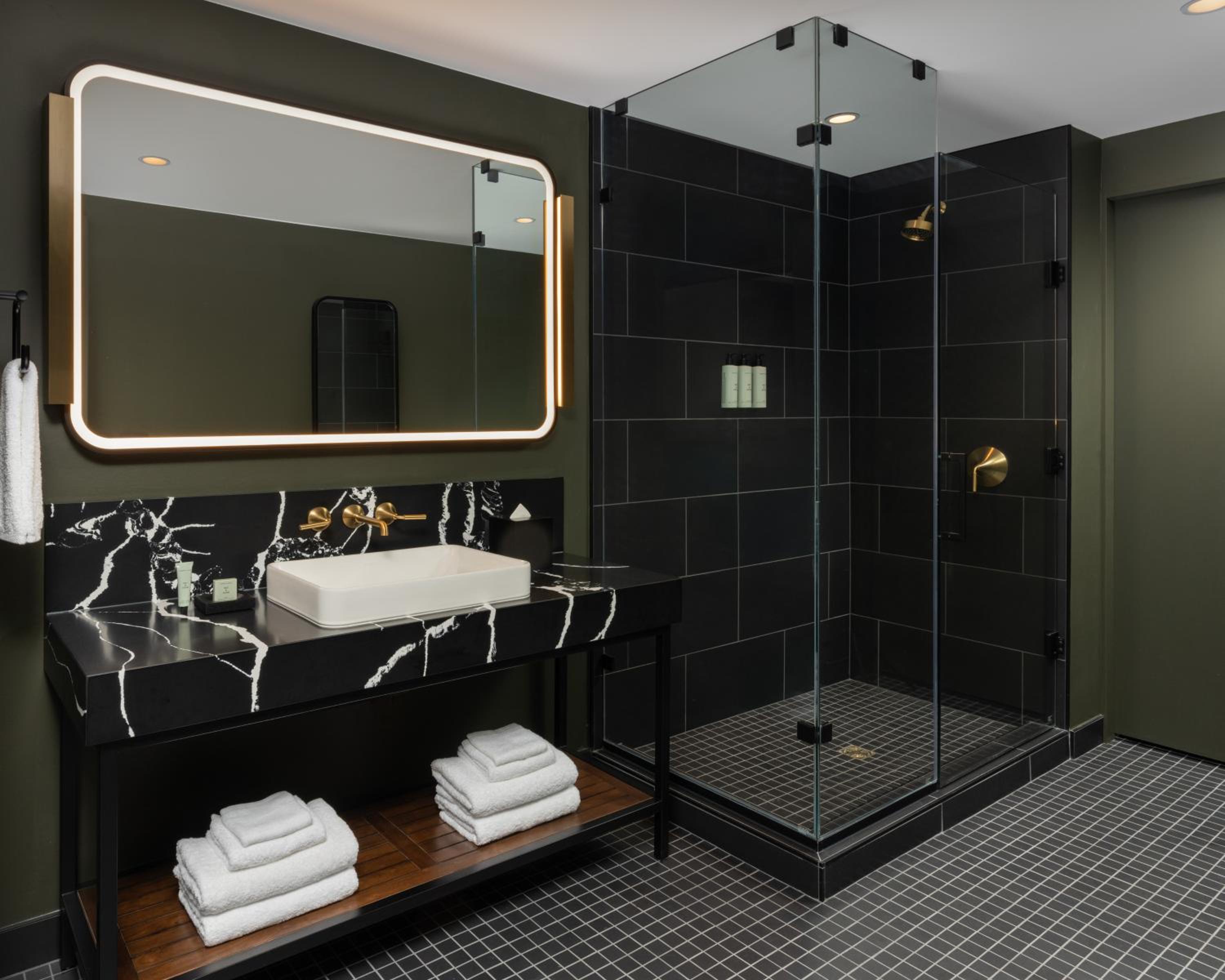Tower Premium King Room - Photo 4