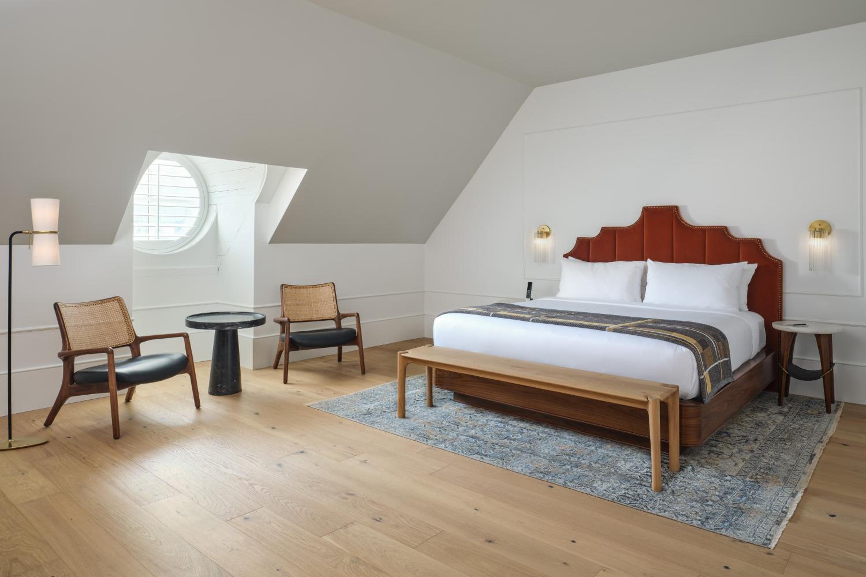 Junior King Suite with City View - Photo 1
