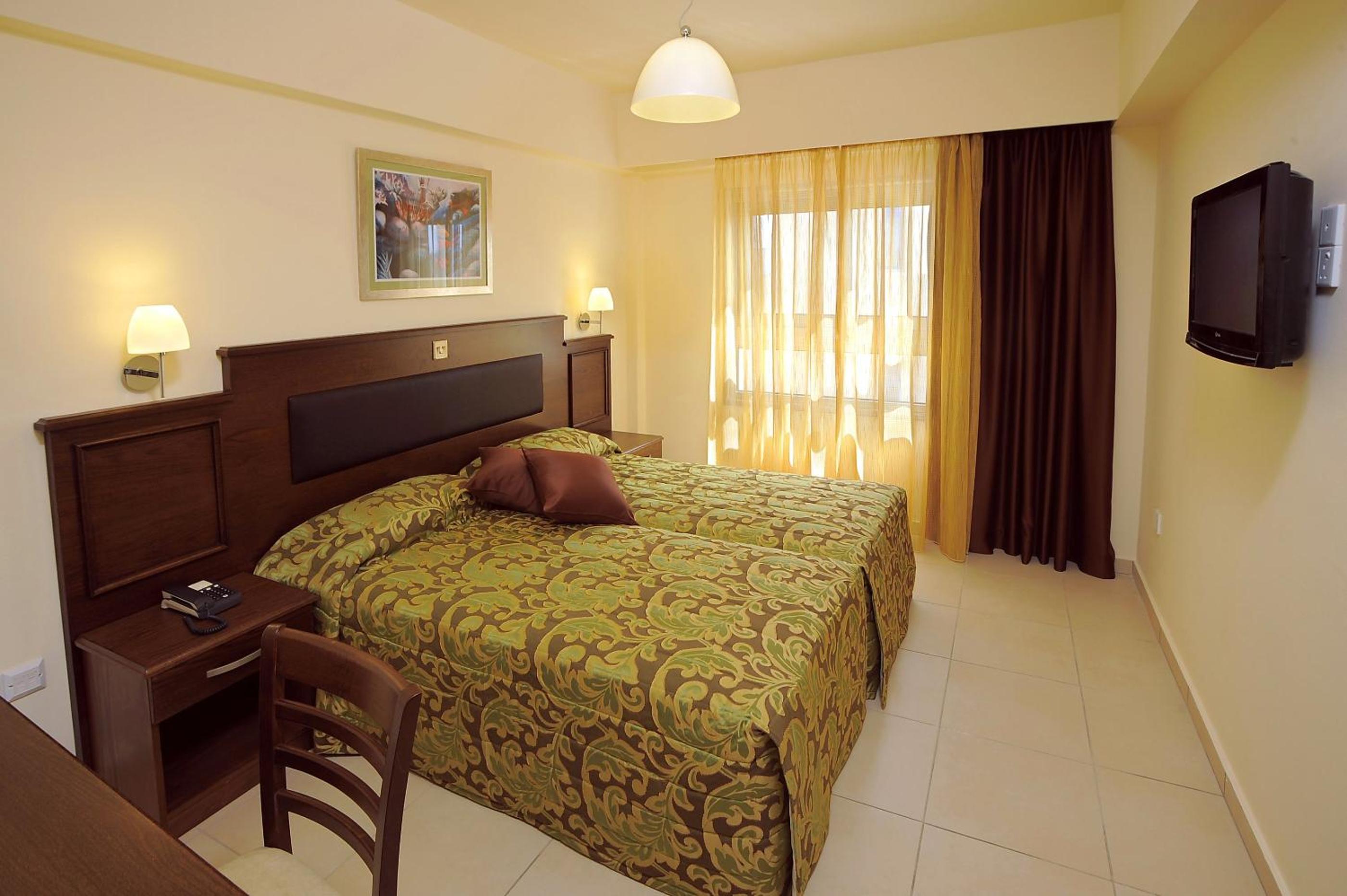 Superior One-Bedroom Apartment