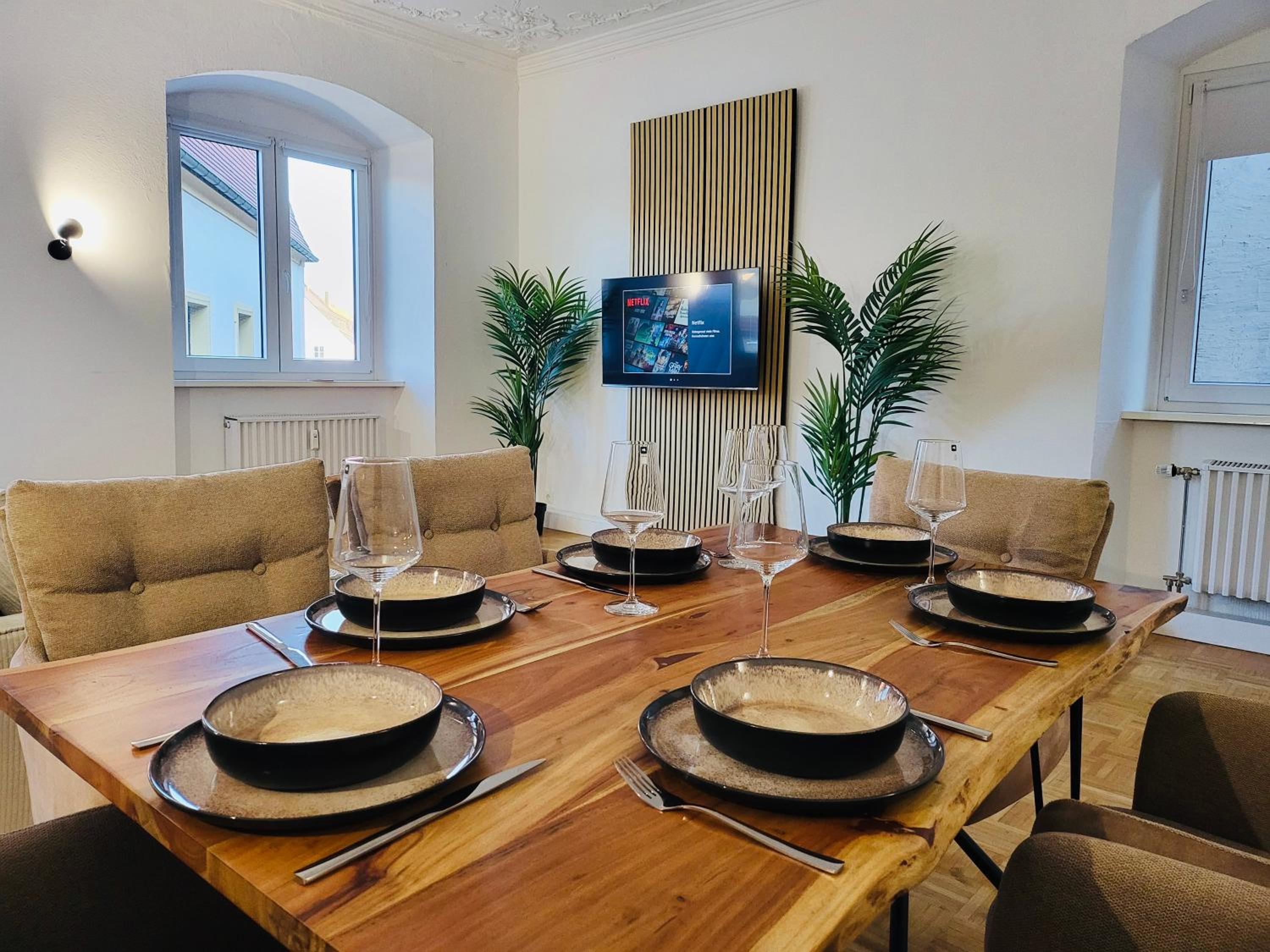 Four-Bedroom Apartment with Balcony  photo 1