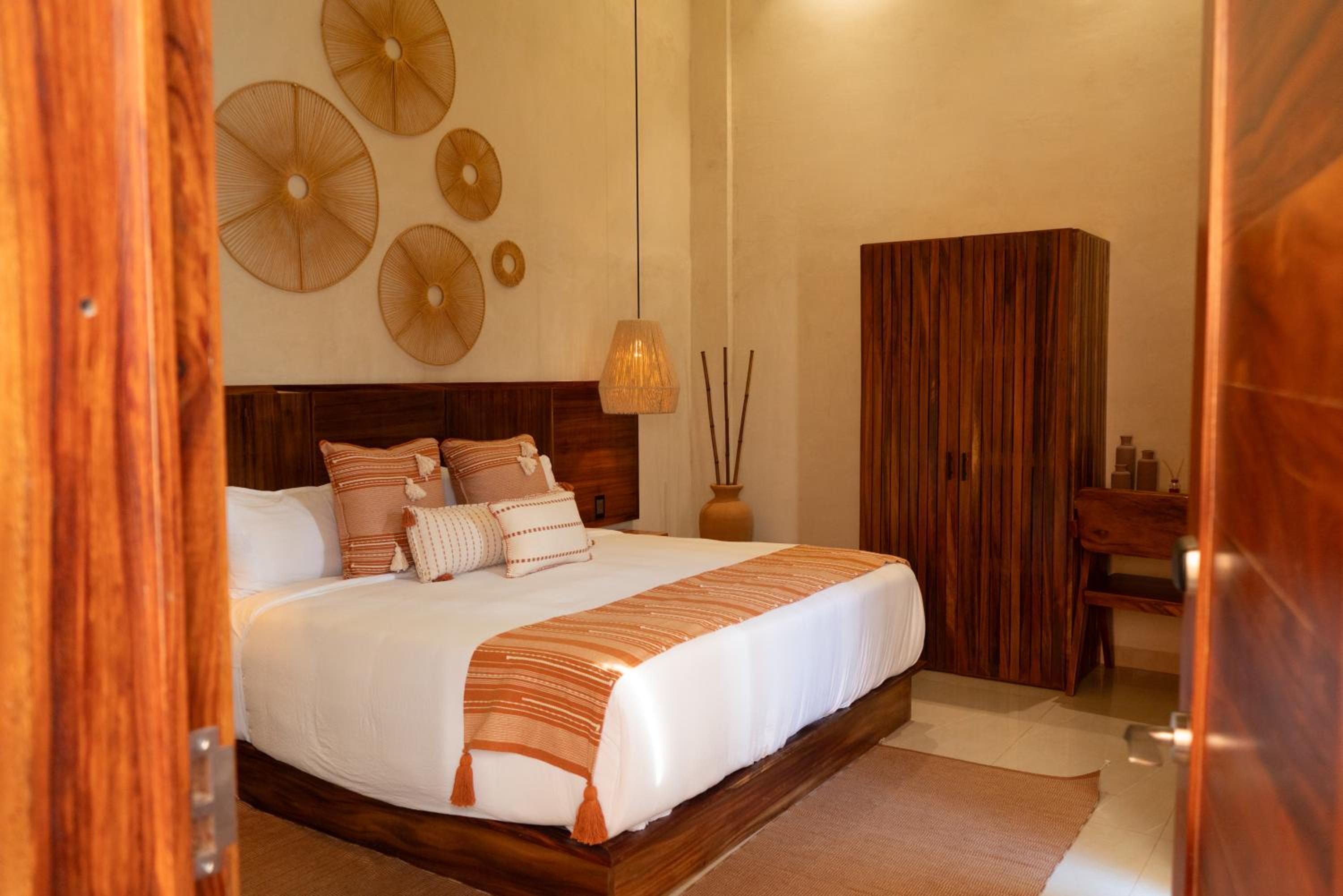 Queen Room with Garden View