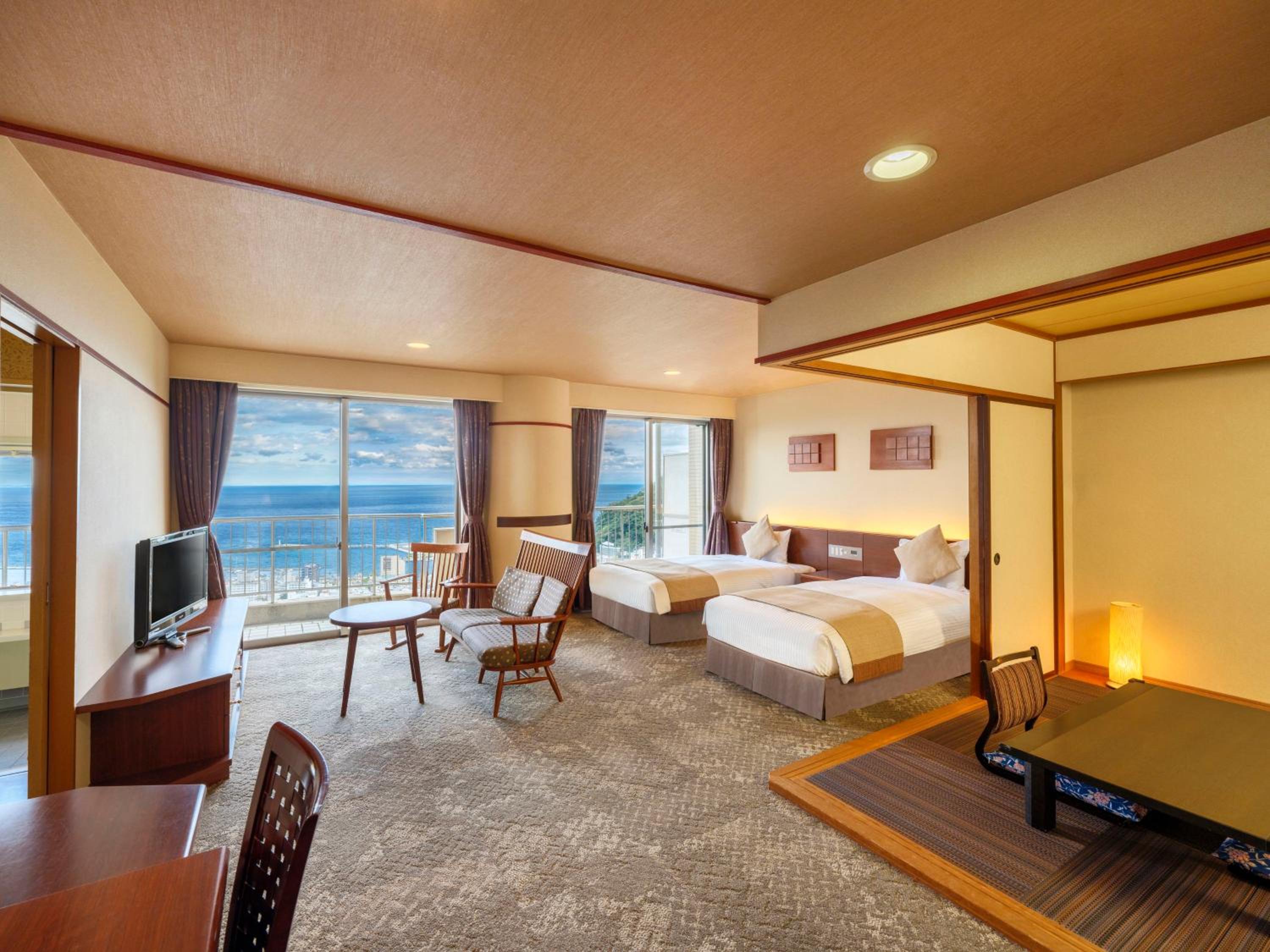 Panorama Ocean View Superior Japanese Western Room with private bathroom - Photo 3