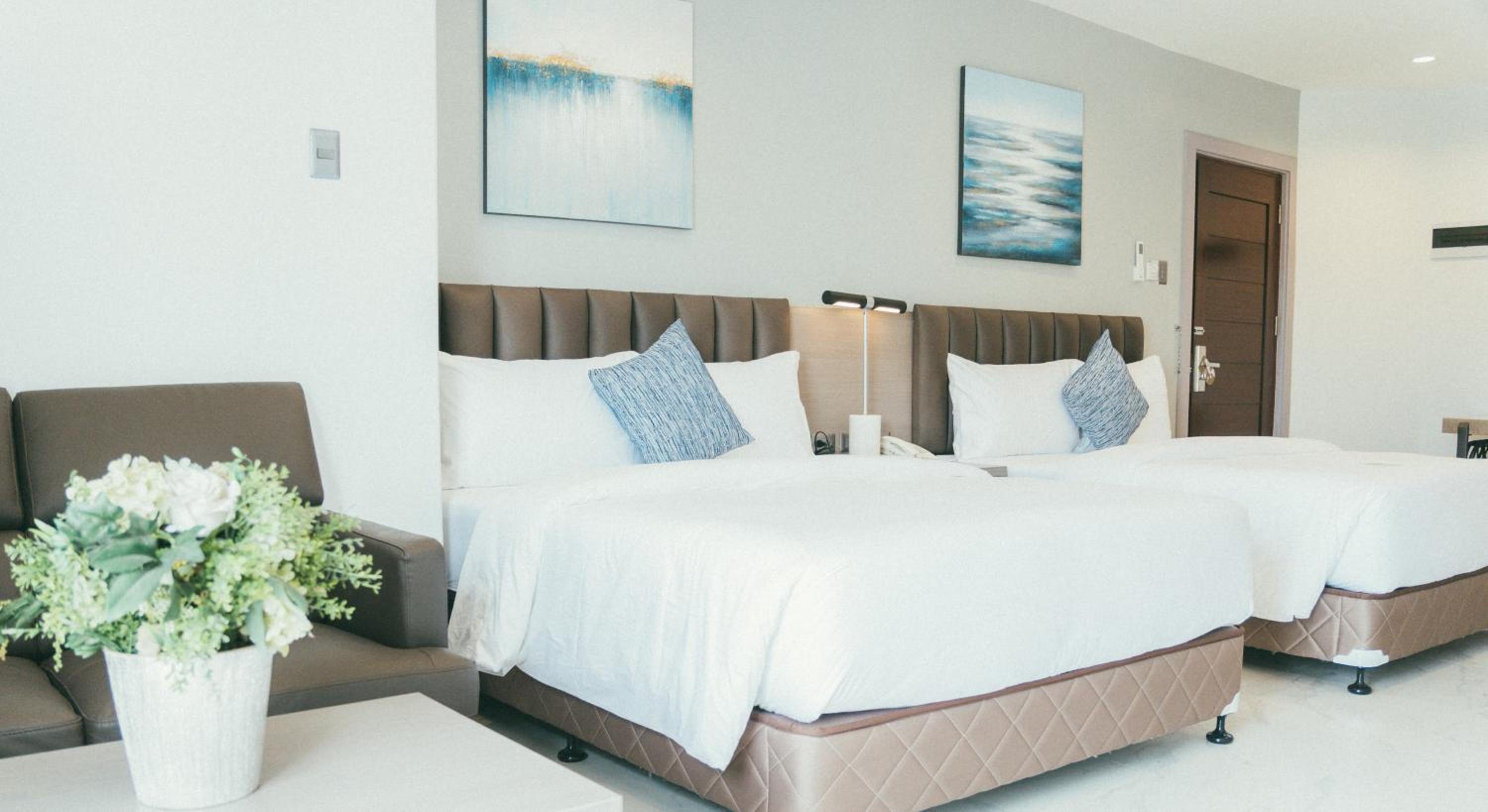 Family Executive Suite - Photo 3