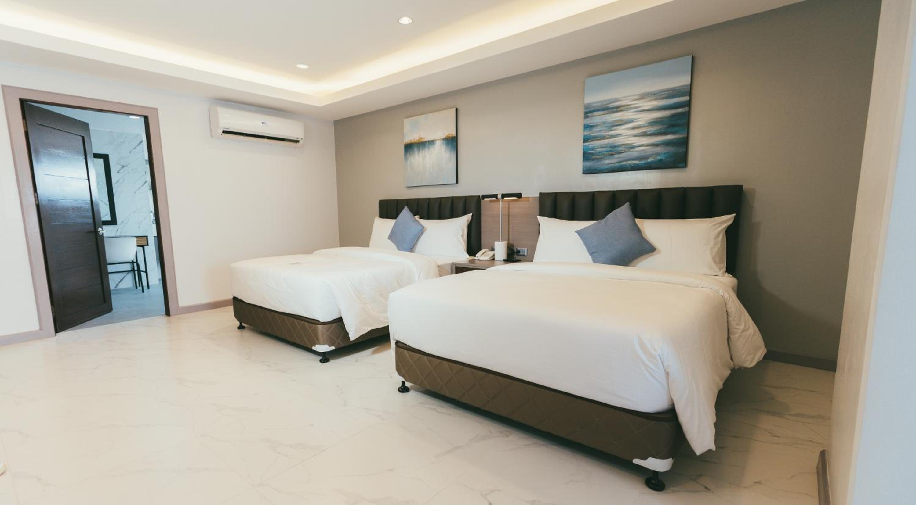 NS Royal Executive Suite - Photo 2