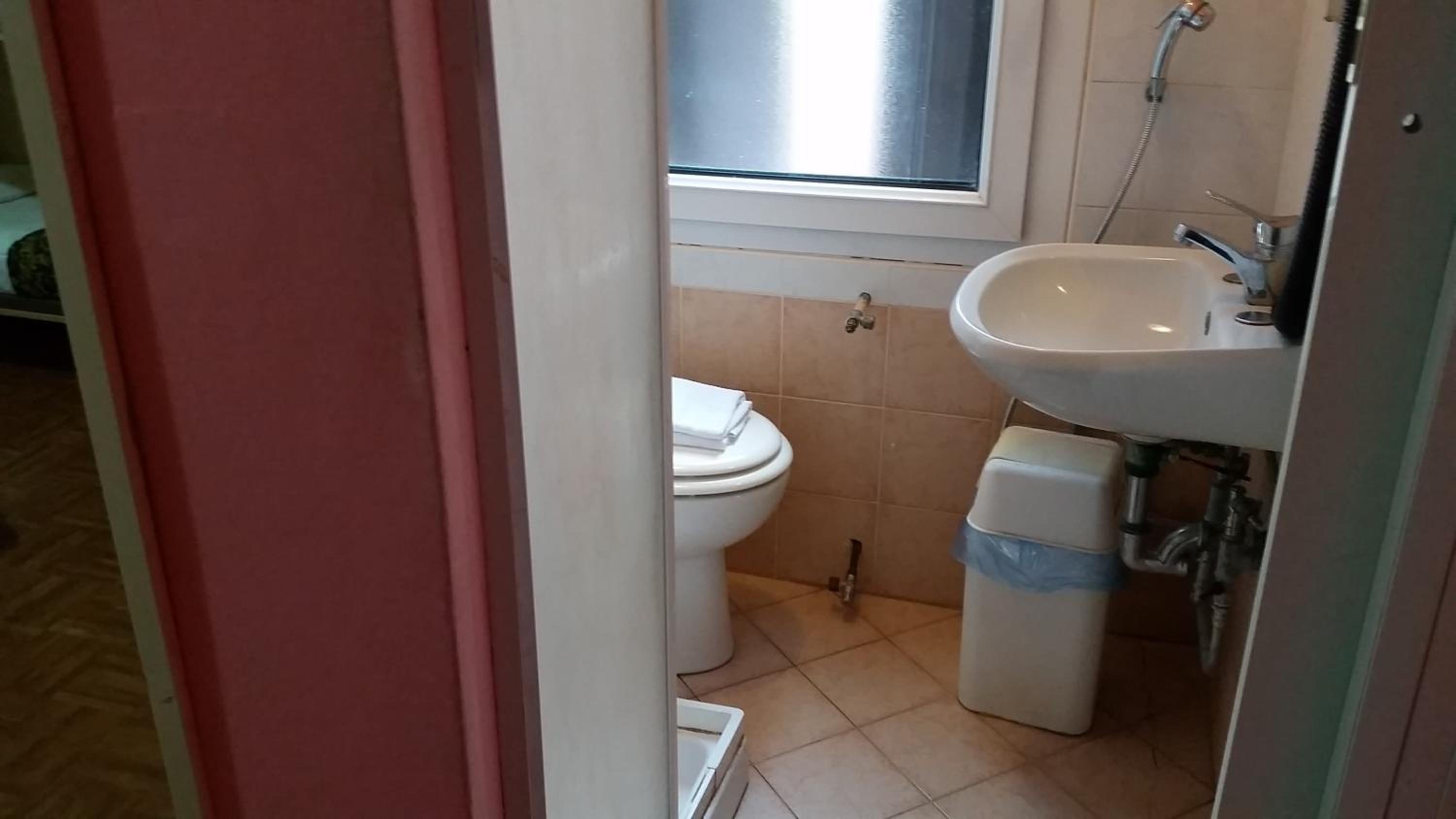 Quadruple Room with Private Bathroom - Photo 2