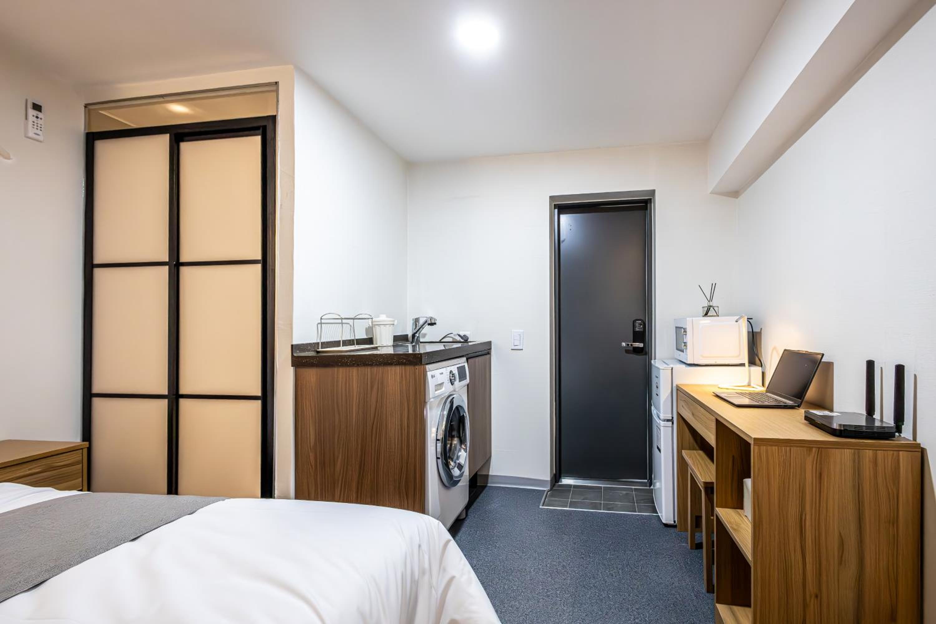Large Double Room - Photo 1