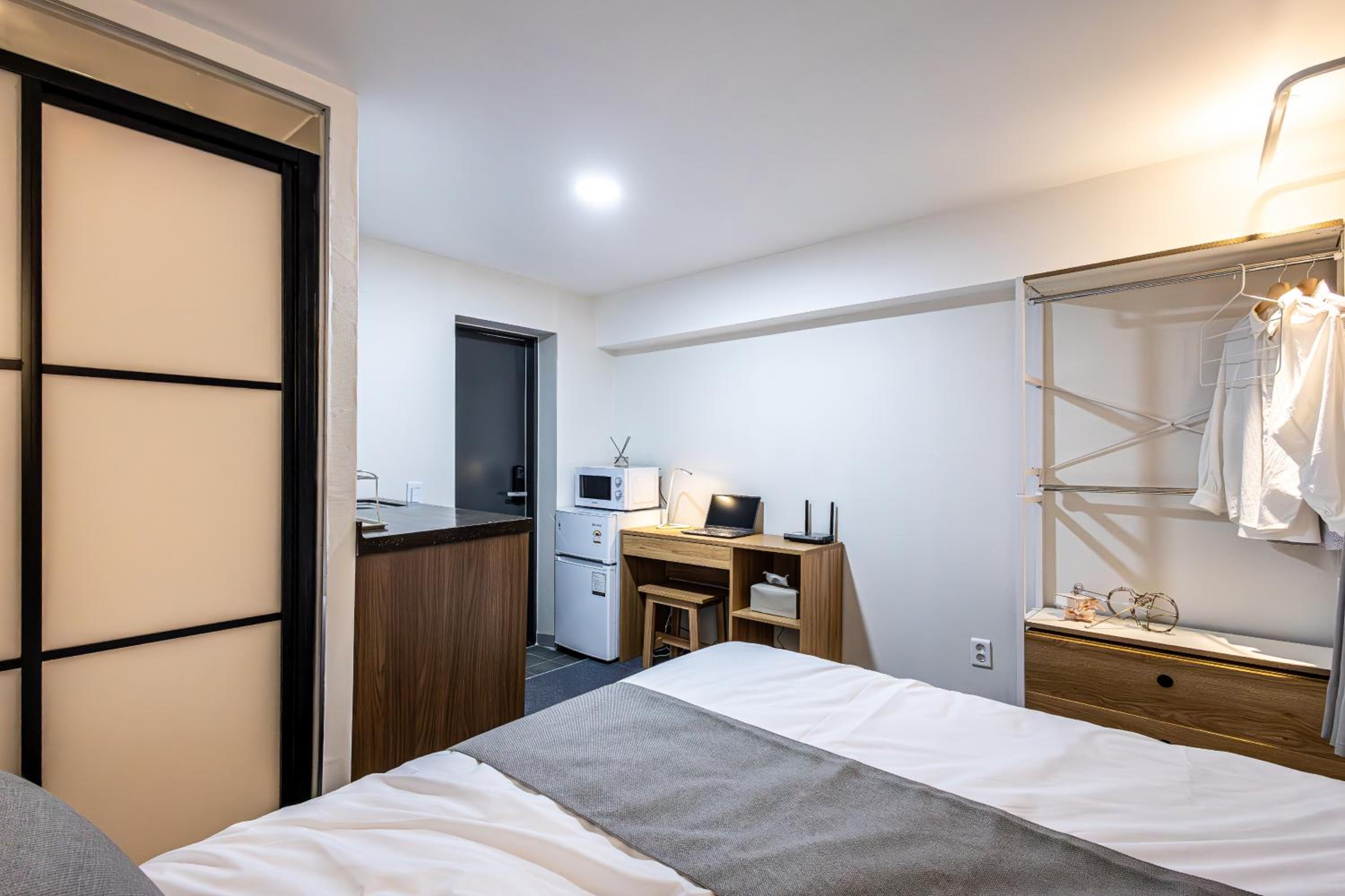 Large Double Room - Photo 2