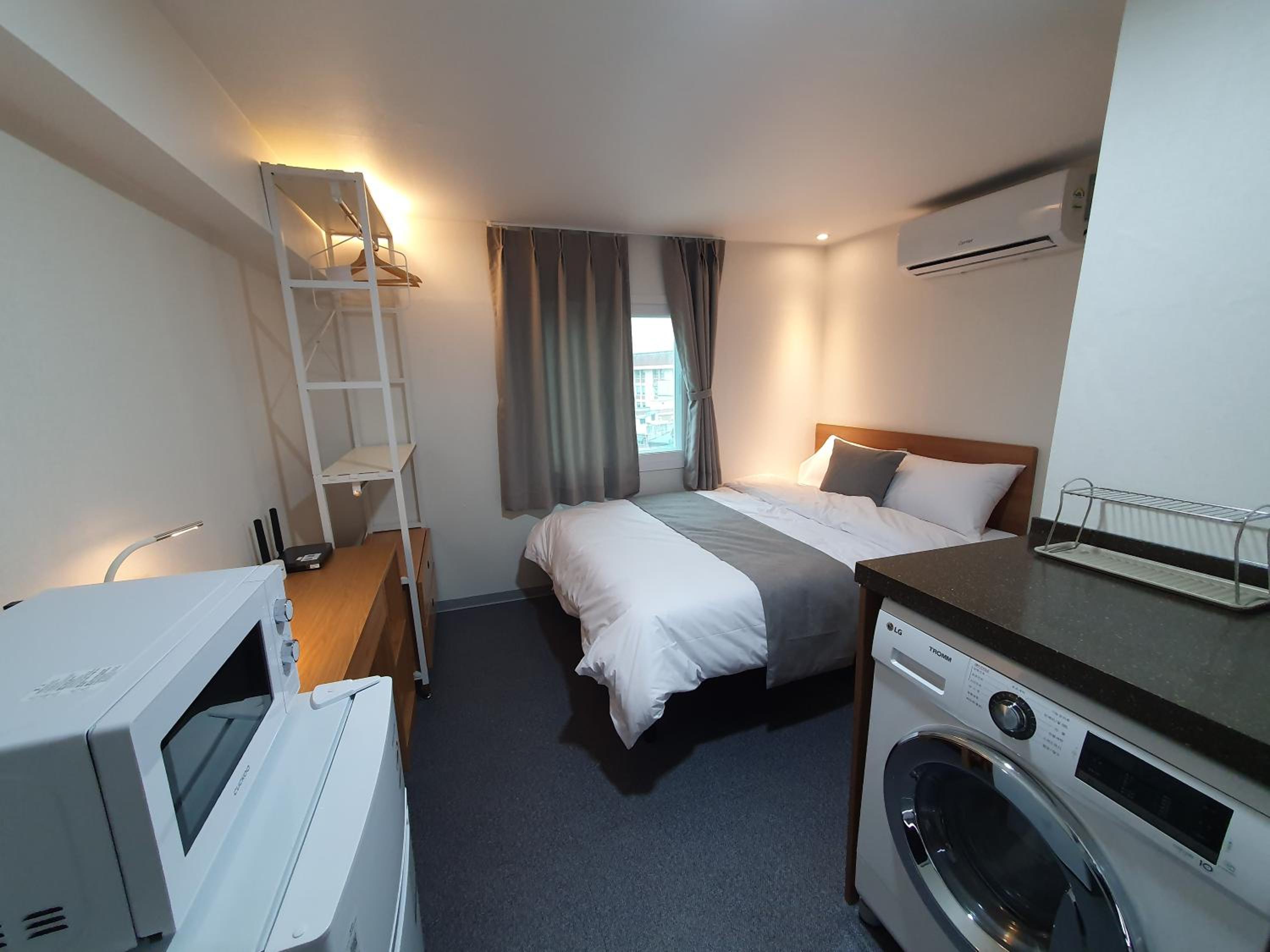 Large Double Room - Photo 5