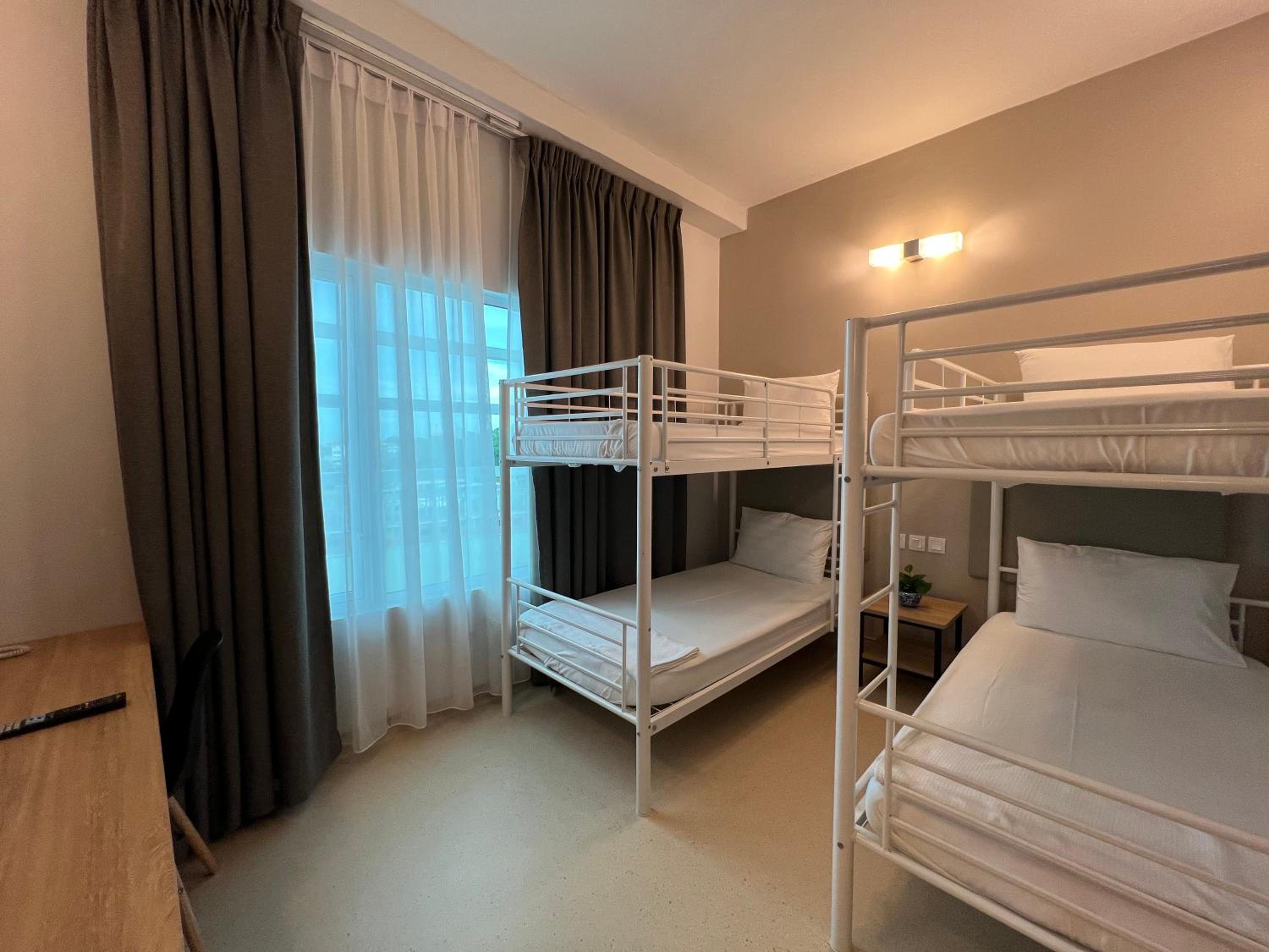 Quadruple Room - Photo 7