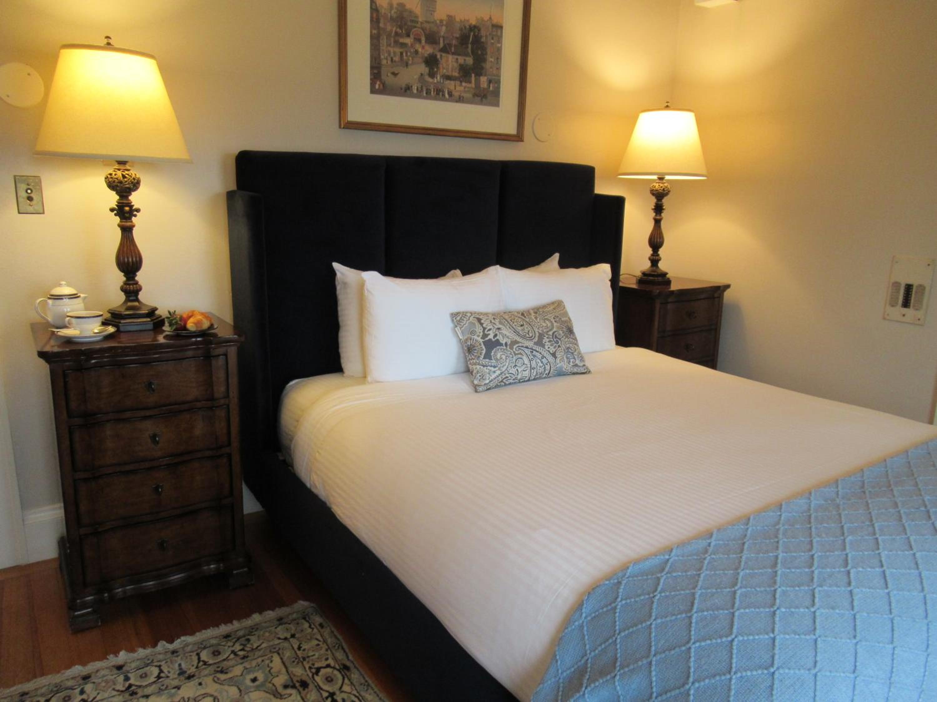 Standard Queen Room photo 1