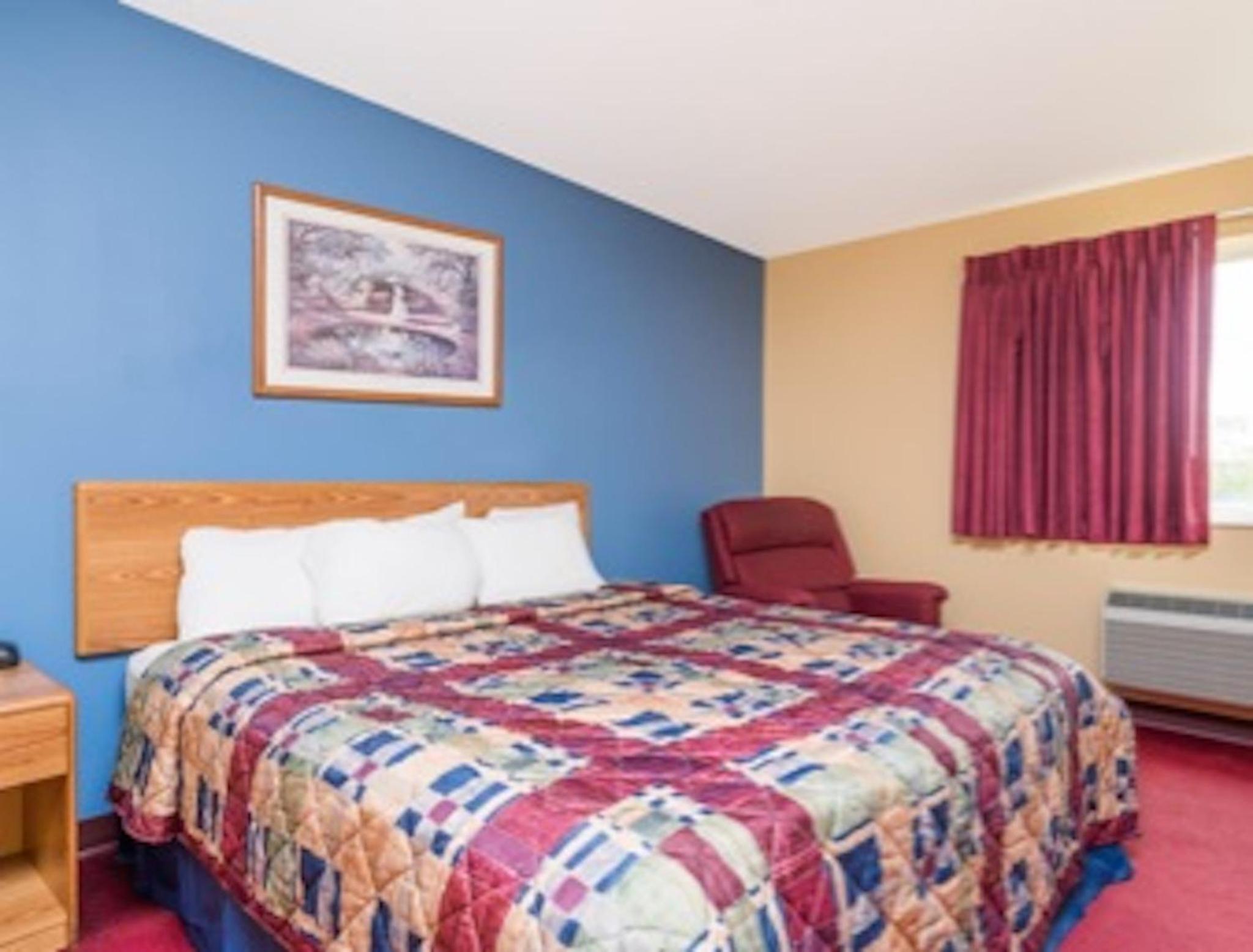 Queen Room - Non-Smoking - Photo 1