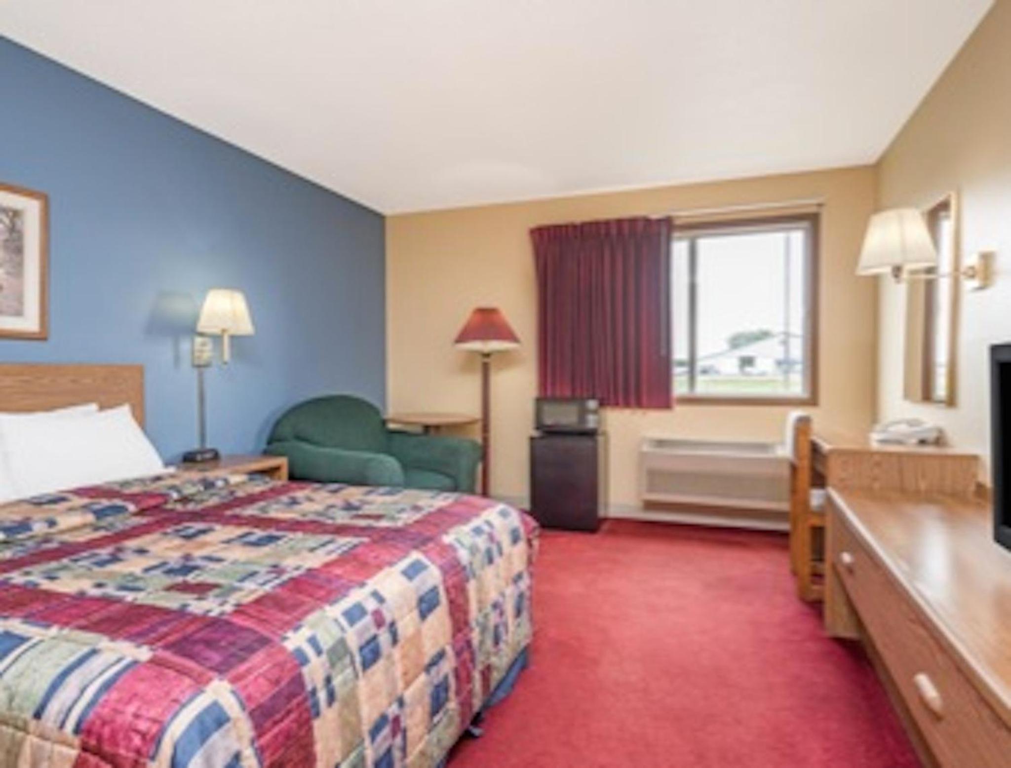 King Room - Disability Access - Non-Smoking - Photo 1