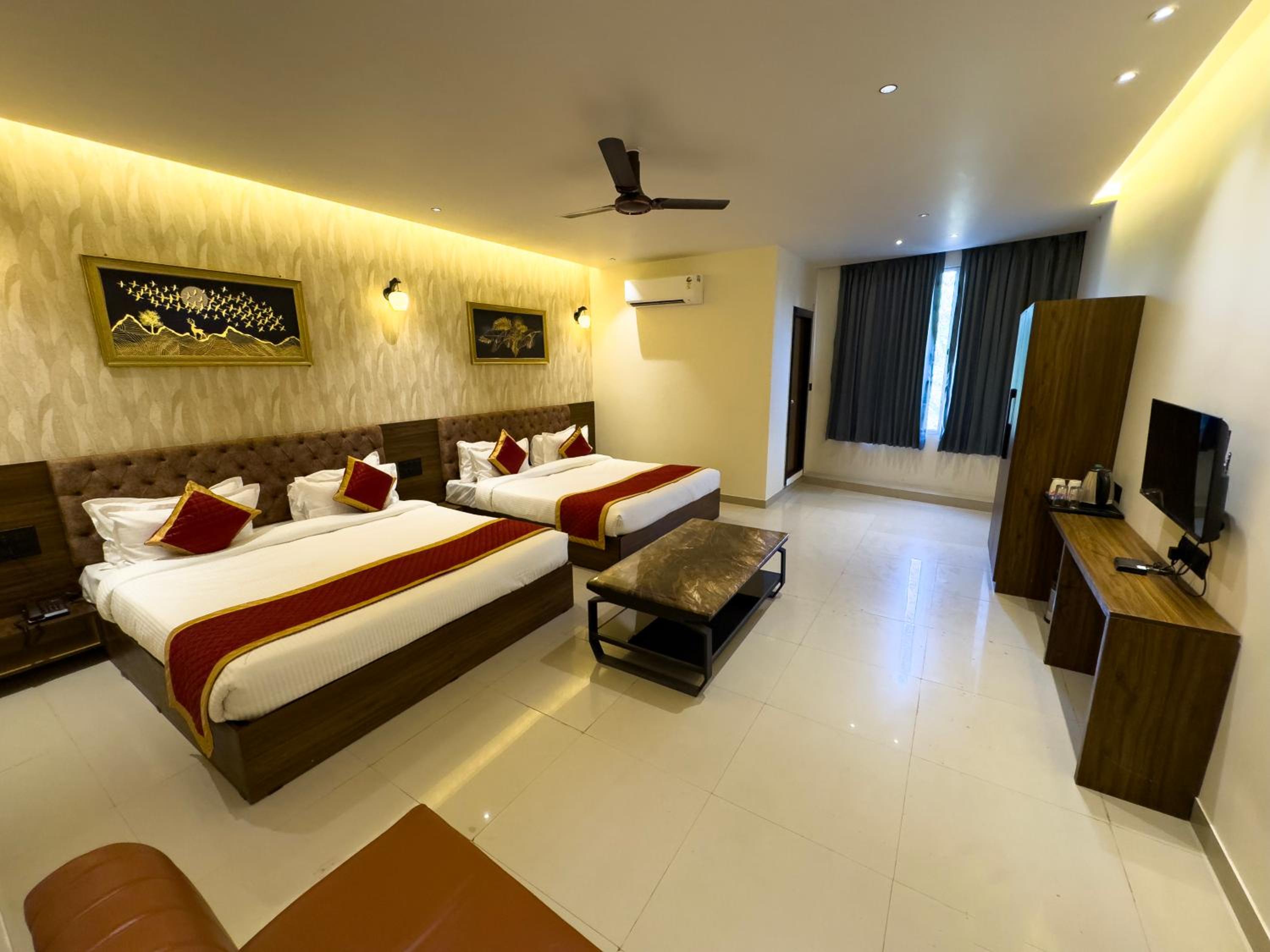 Large Double or Twin Room photo 1