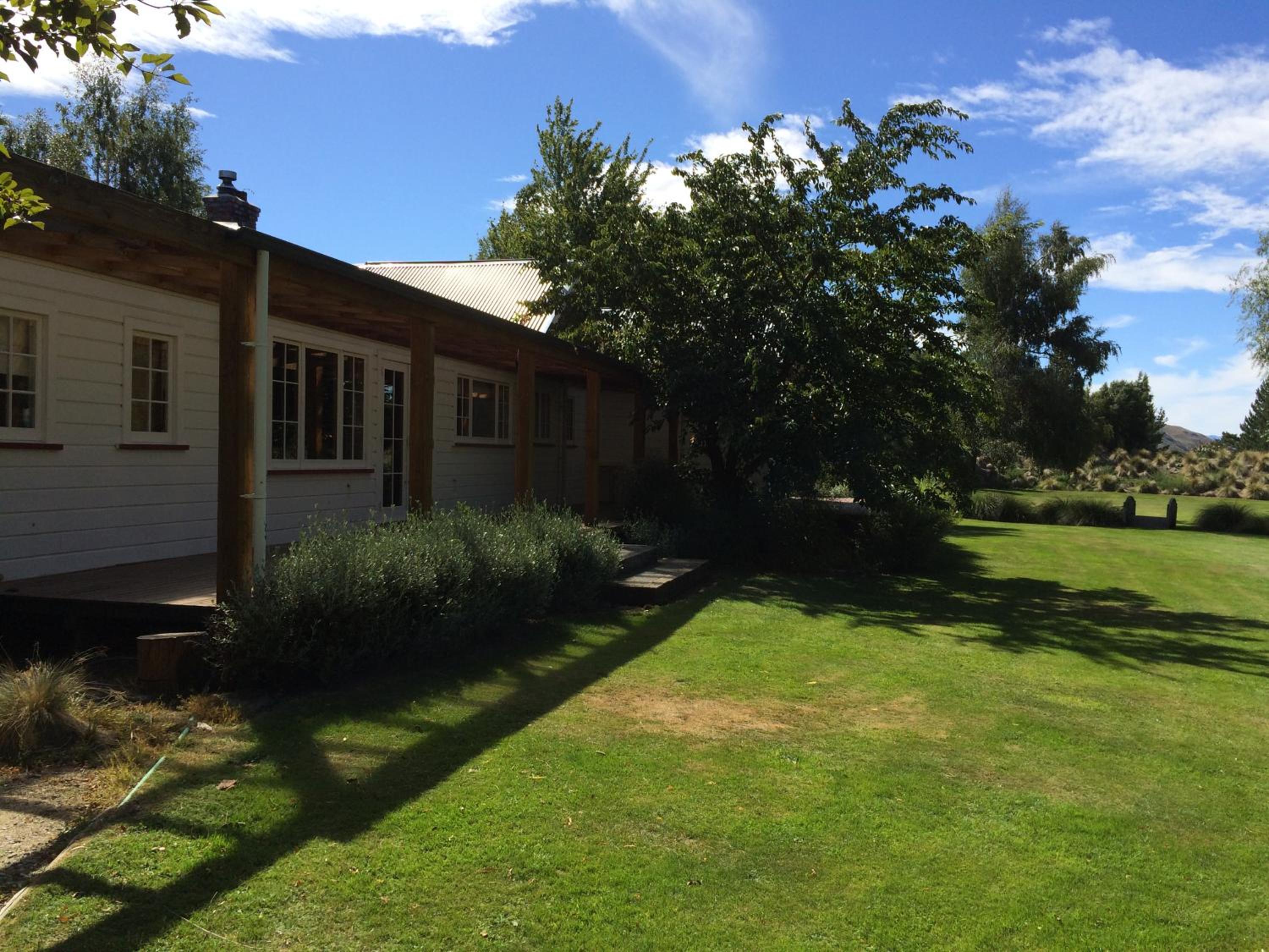 Five-Bedroom House - Photo 11
