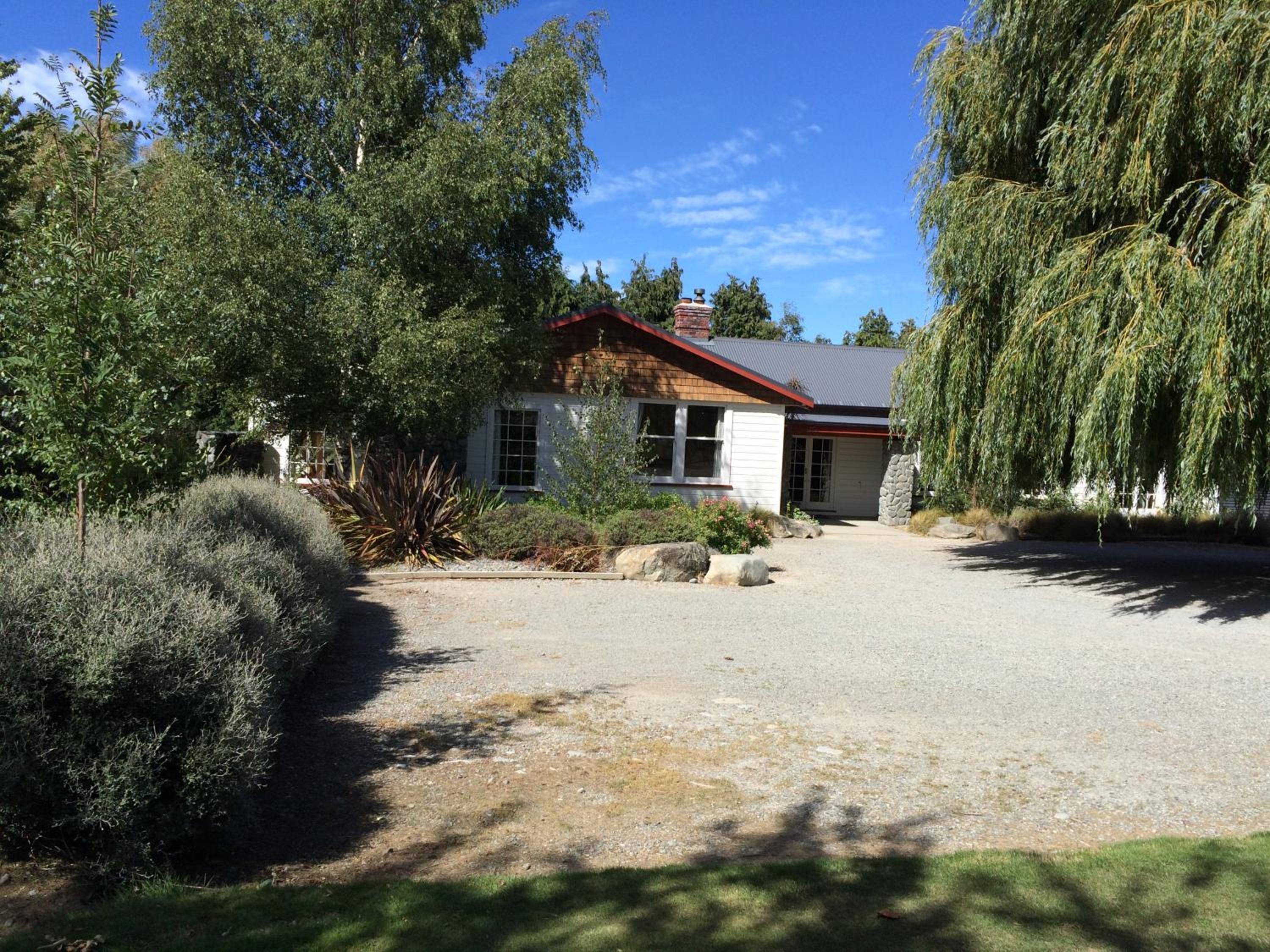 Five-Bedroom House - Photo 14