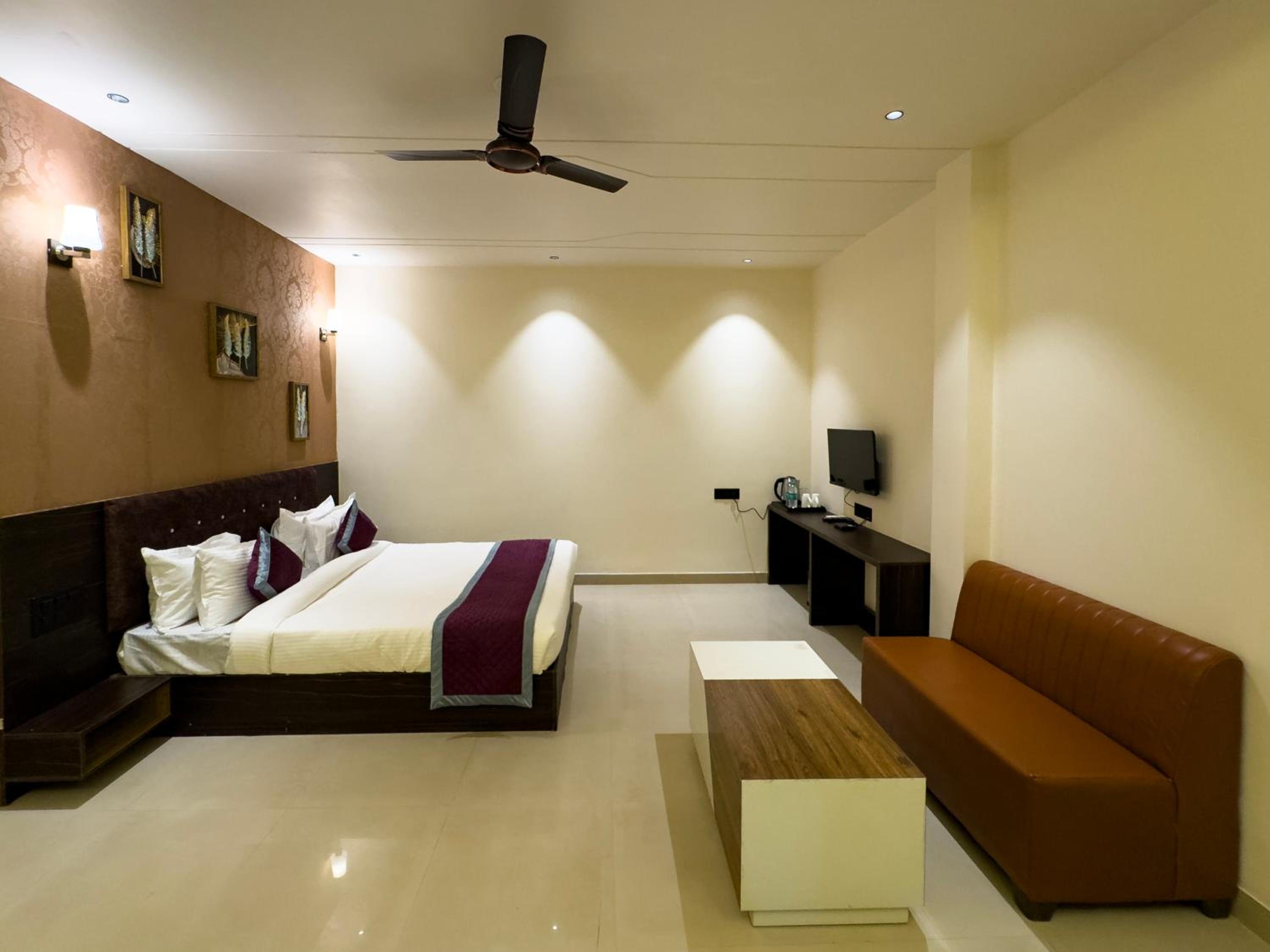 Standard King Room photo 1