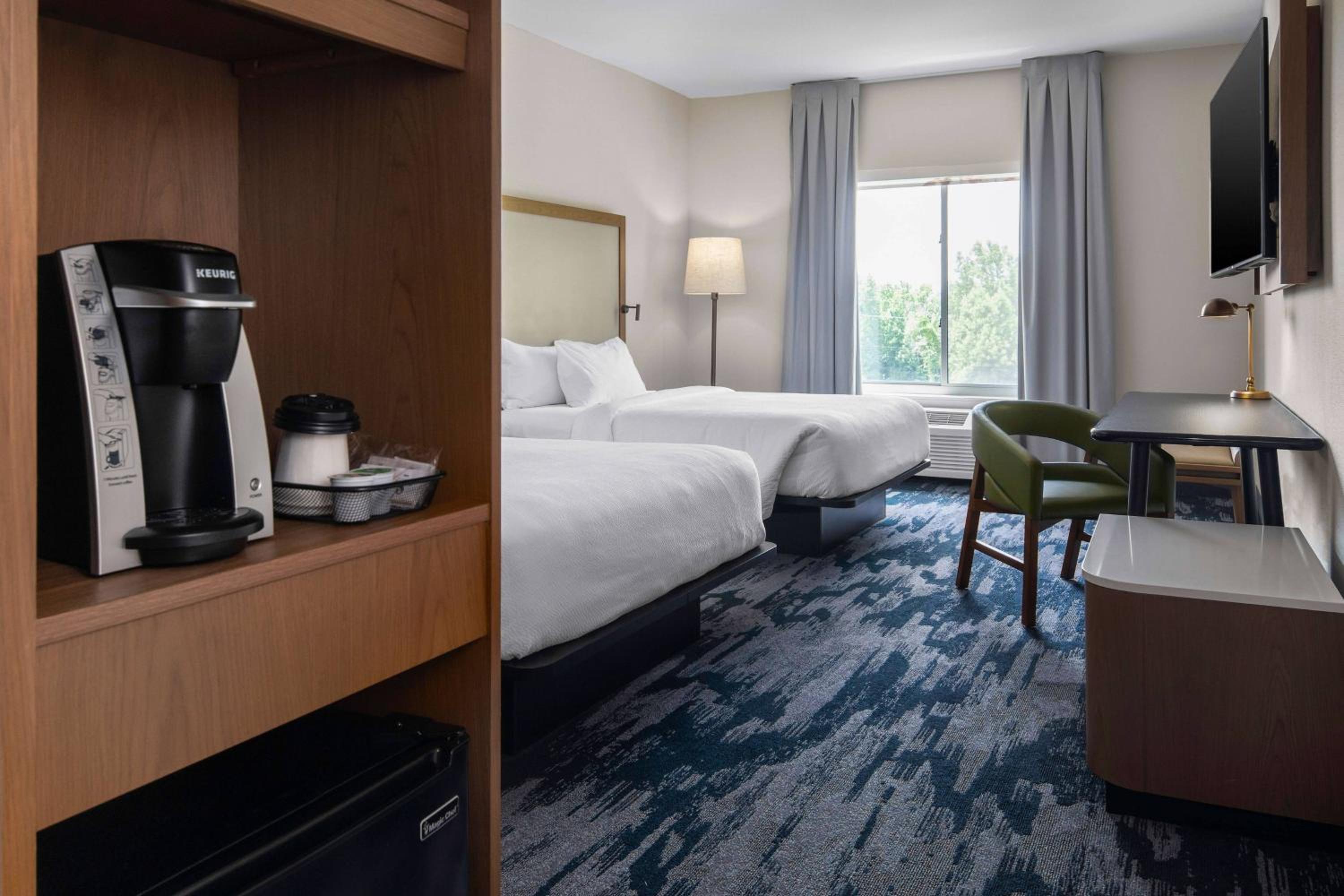 Queen Room with Two Queen Beds and Bathtub - Mobility Access/Hearing Accessible photo 1