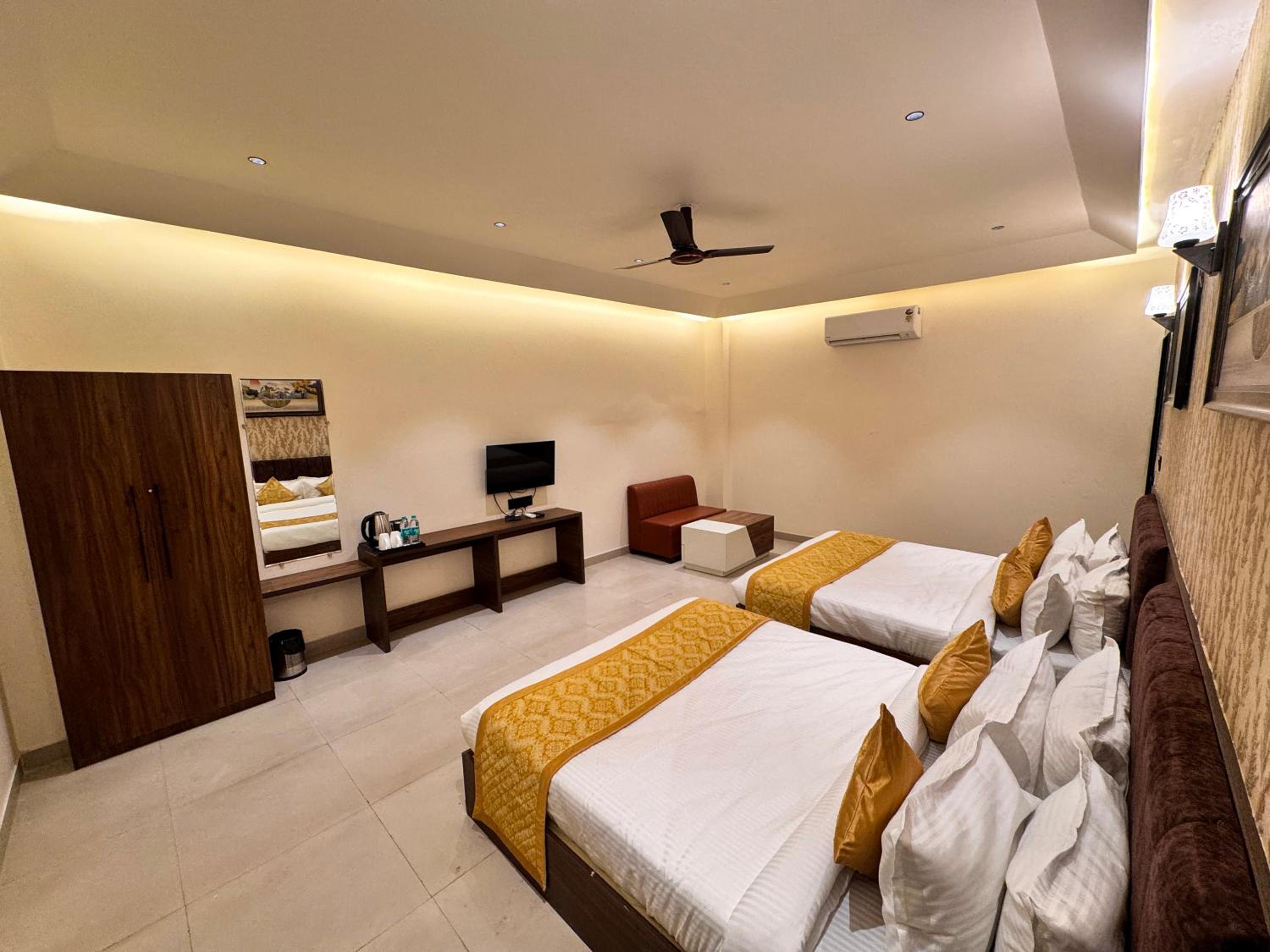 Large Double or Twin Room photo 3