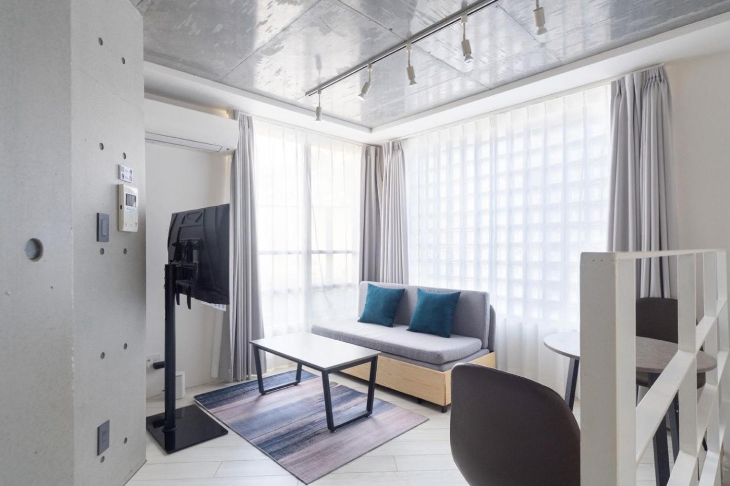 One-Bedroom Apartment with Balcony photo 3