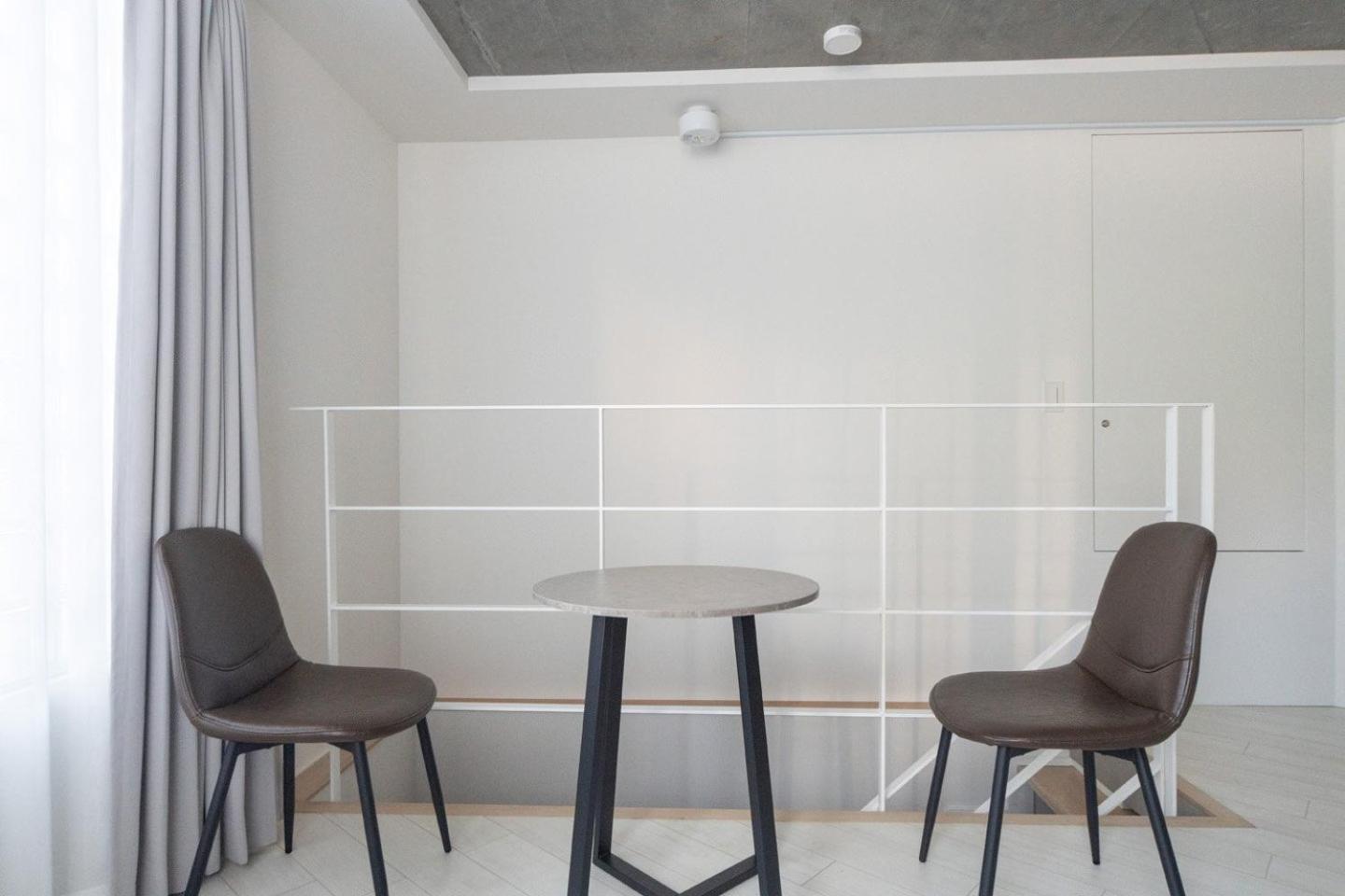 One-Bedroom Apartment with Balcony photo 2