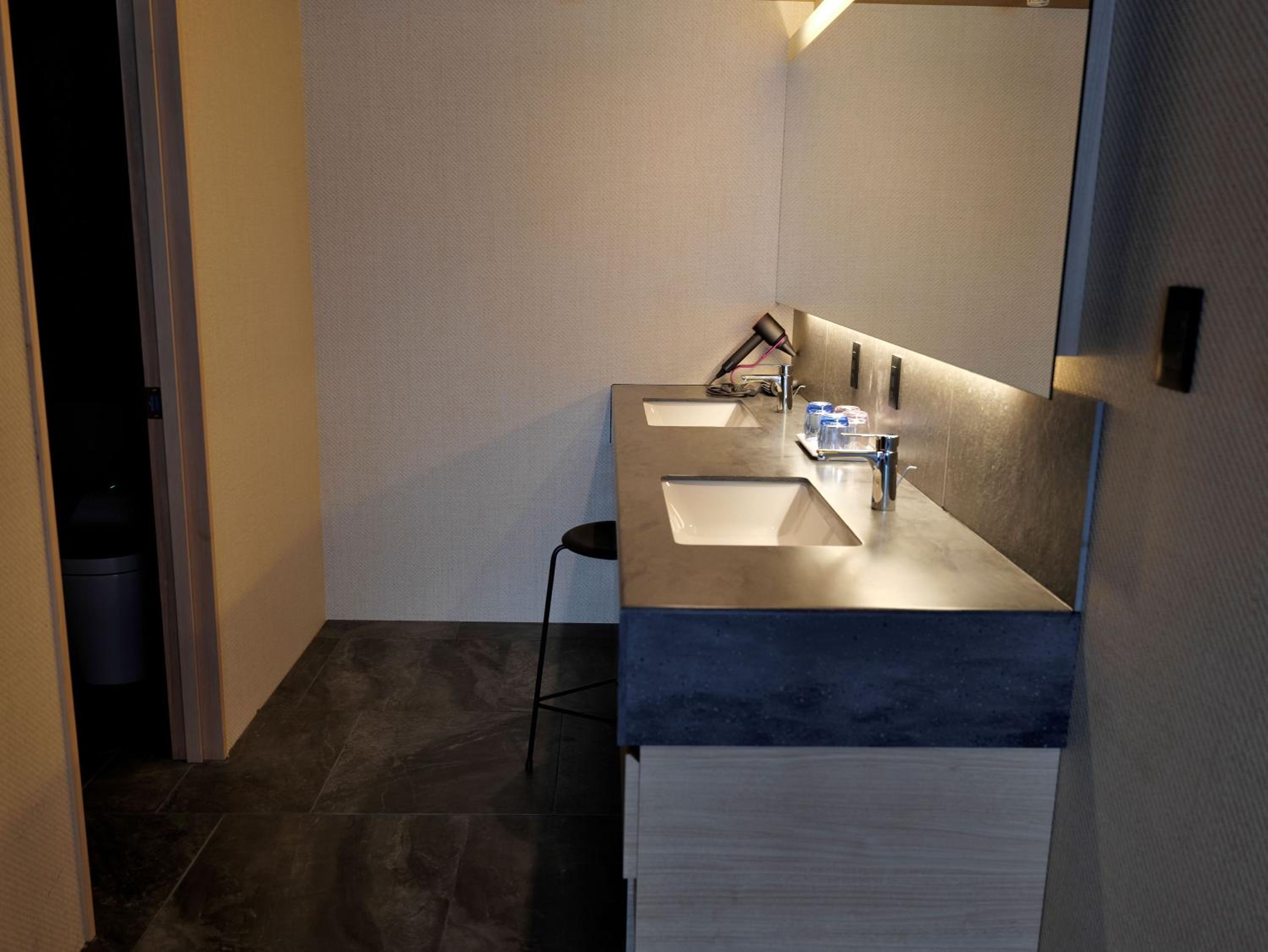 Suite Room with Sauna -Lake View-Wings BLD - Non-Smoking - Buffet Breakfast + Buffet Dinner Included - Photo 2