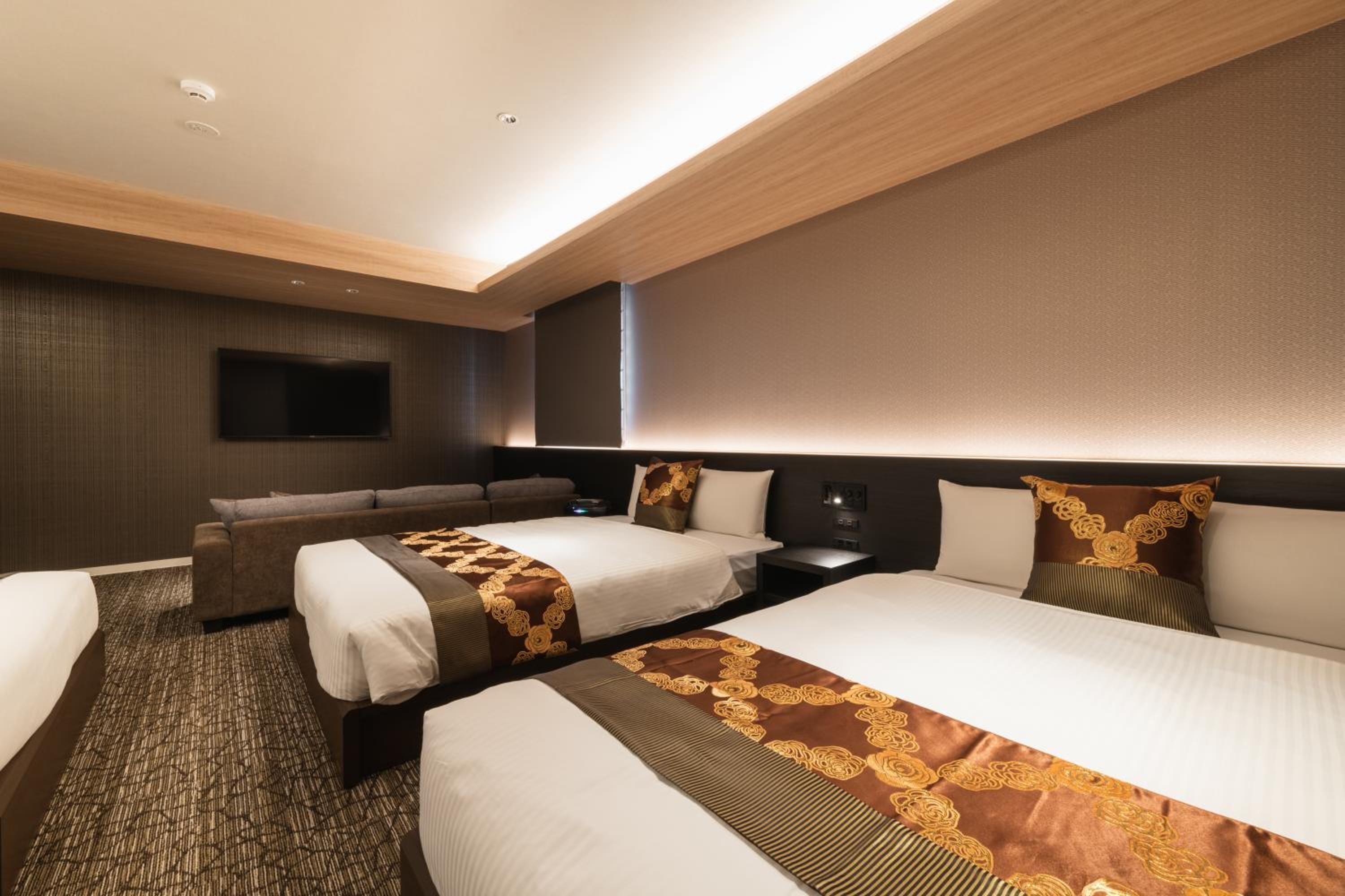 Deluxe Suite - Photo 8