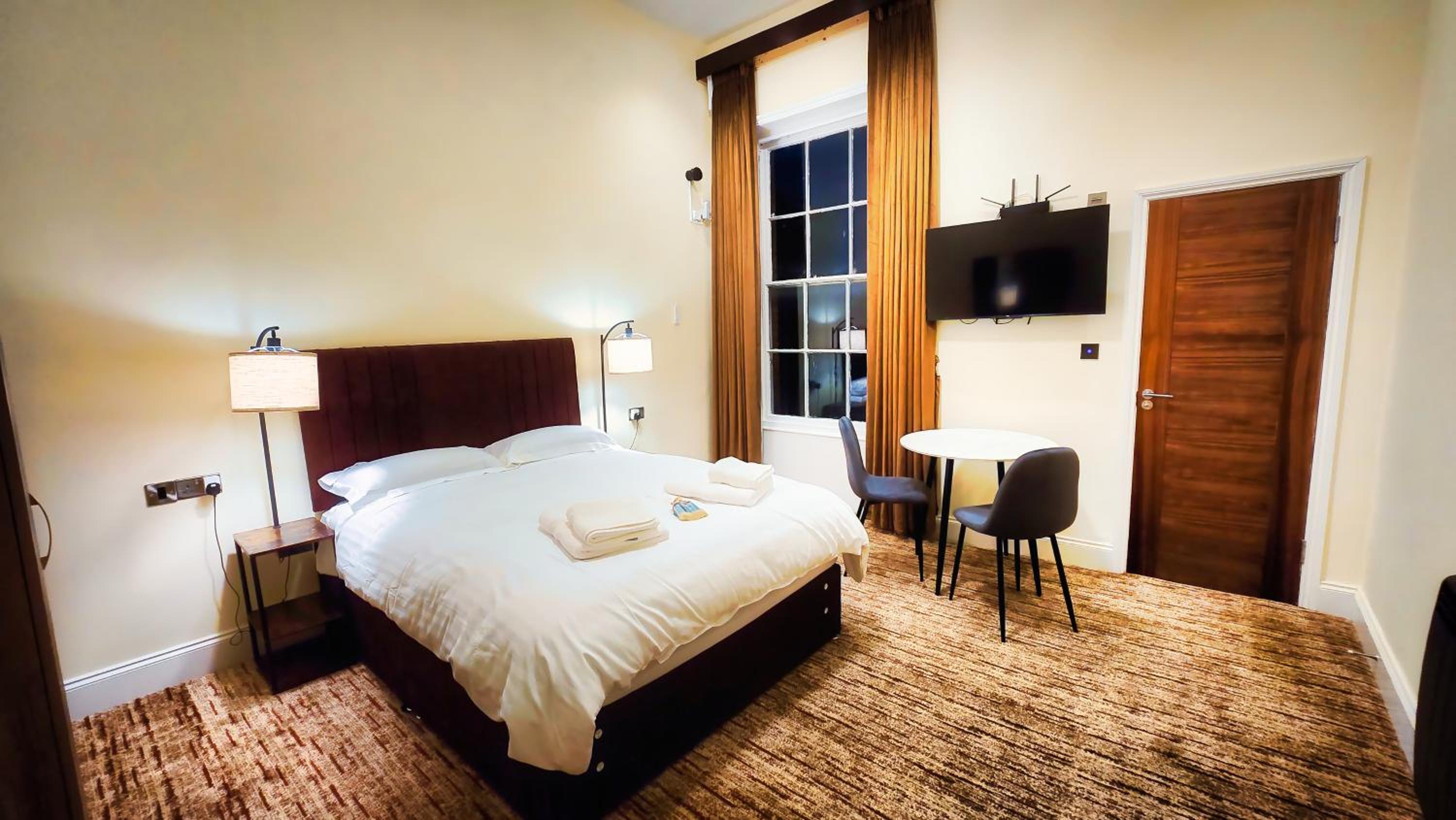 Deluxe King Room photo 1