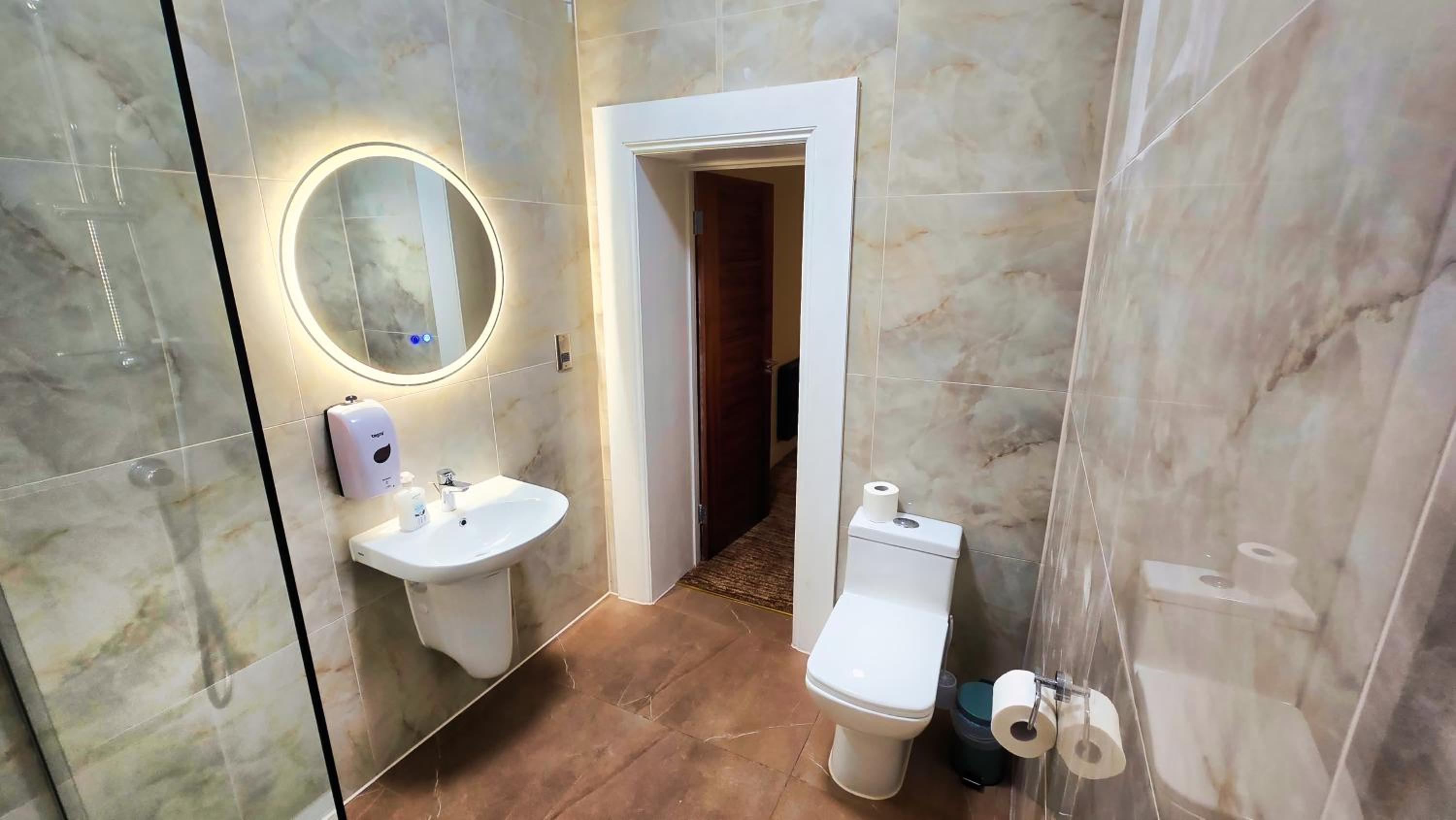 Deluxe King Room photo 2