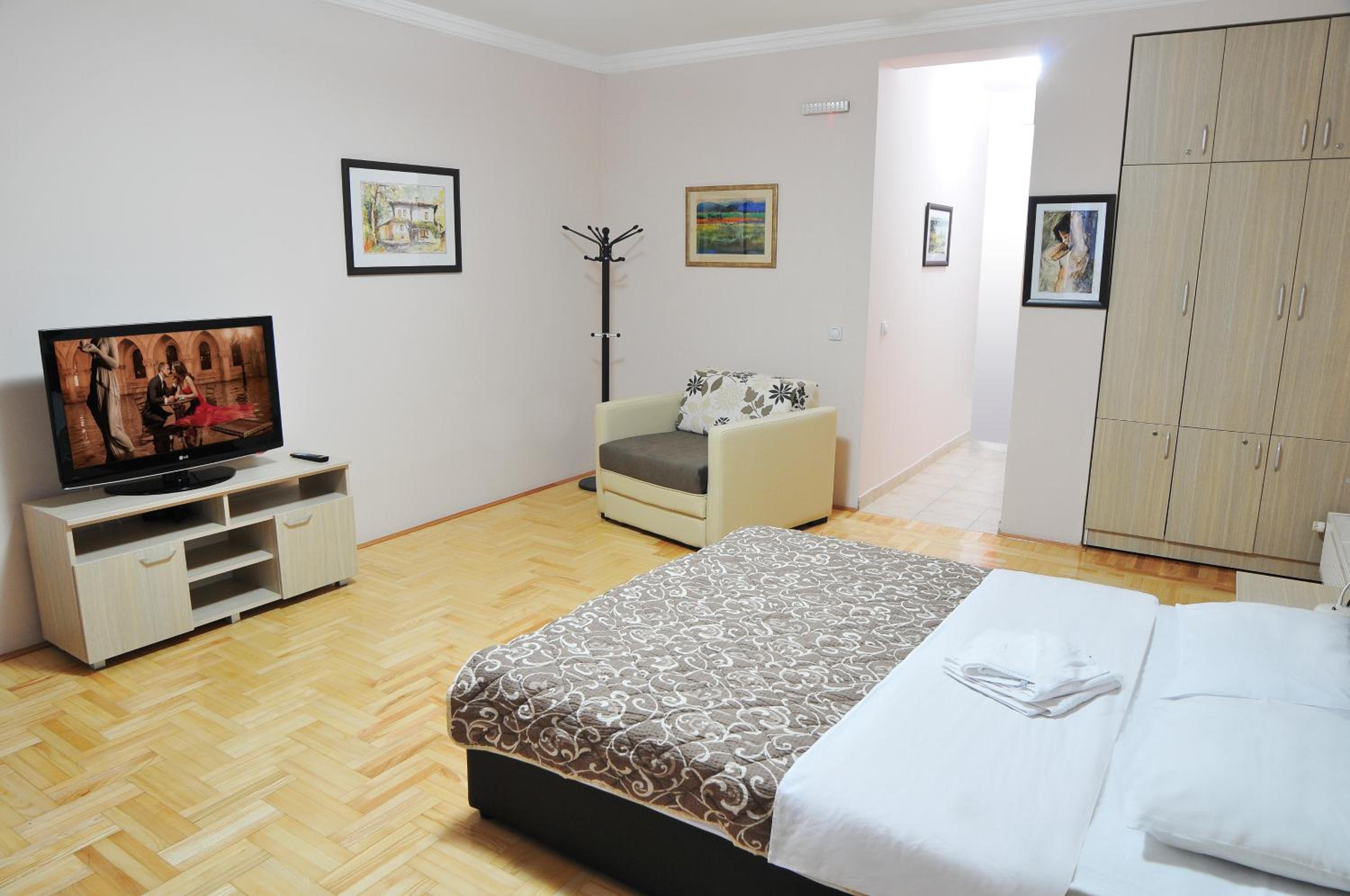 Deluxe Family Suite photo 2