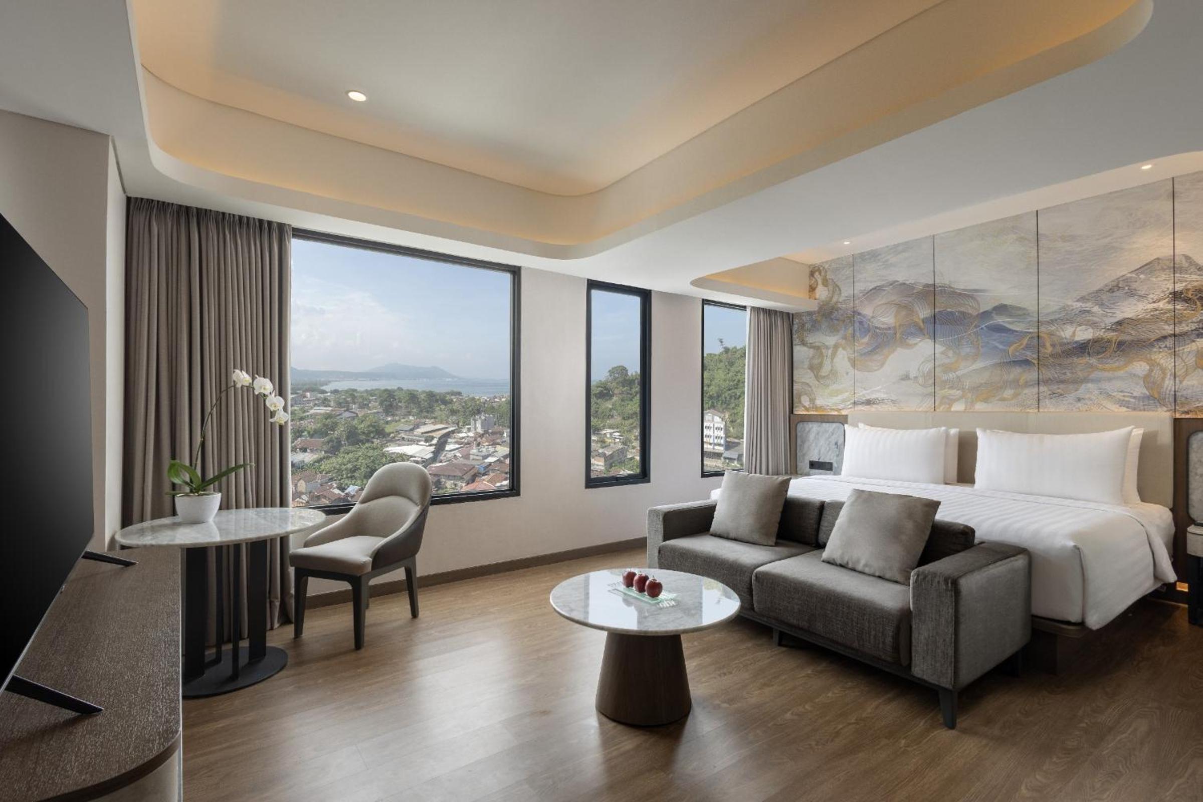 Premiere Suite Room - Photo 3