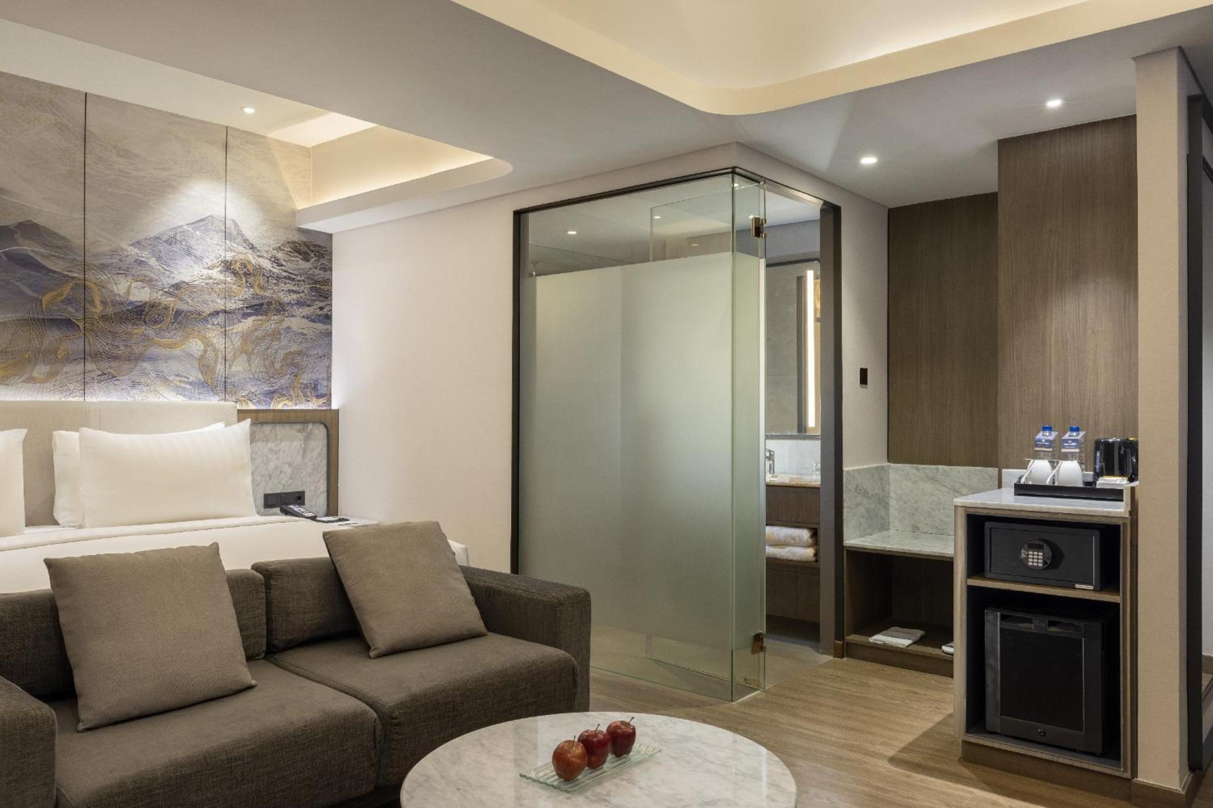Premiere Suite Room - Photo 4