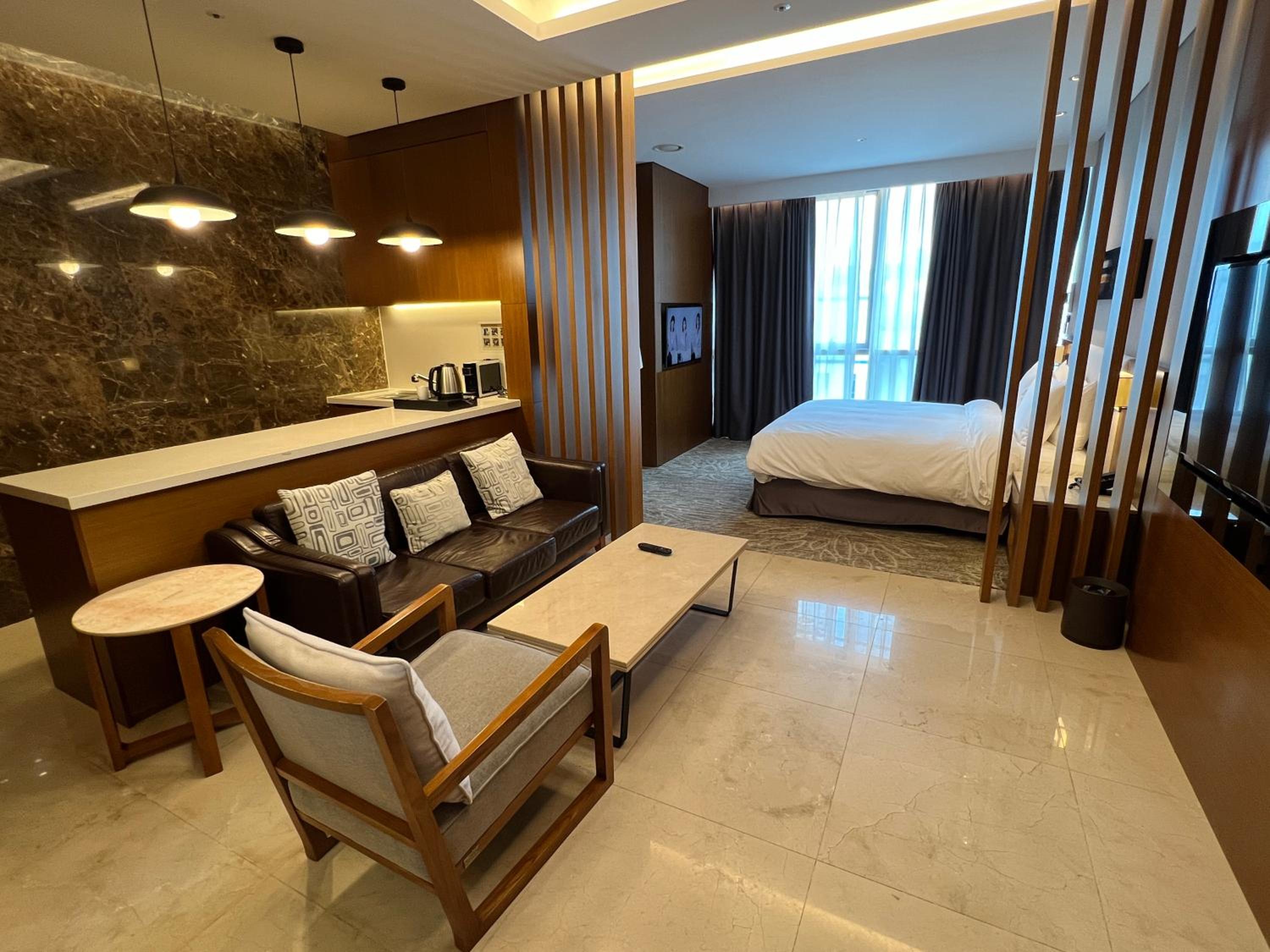 [Romantic PKG] Executive Suite with Late Check out til 2pm & one bottle of Wine (per night) & 2 CGV movie tickets (per night)