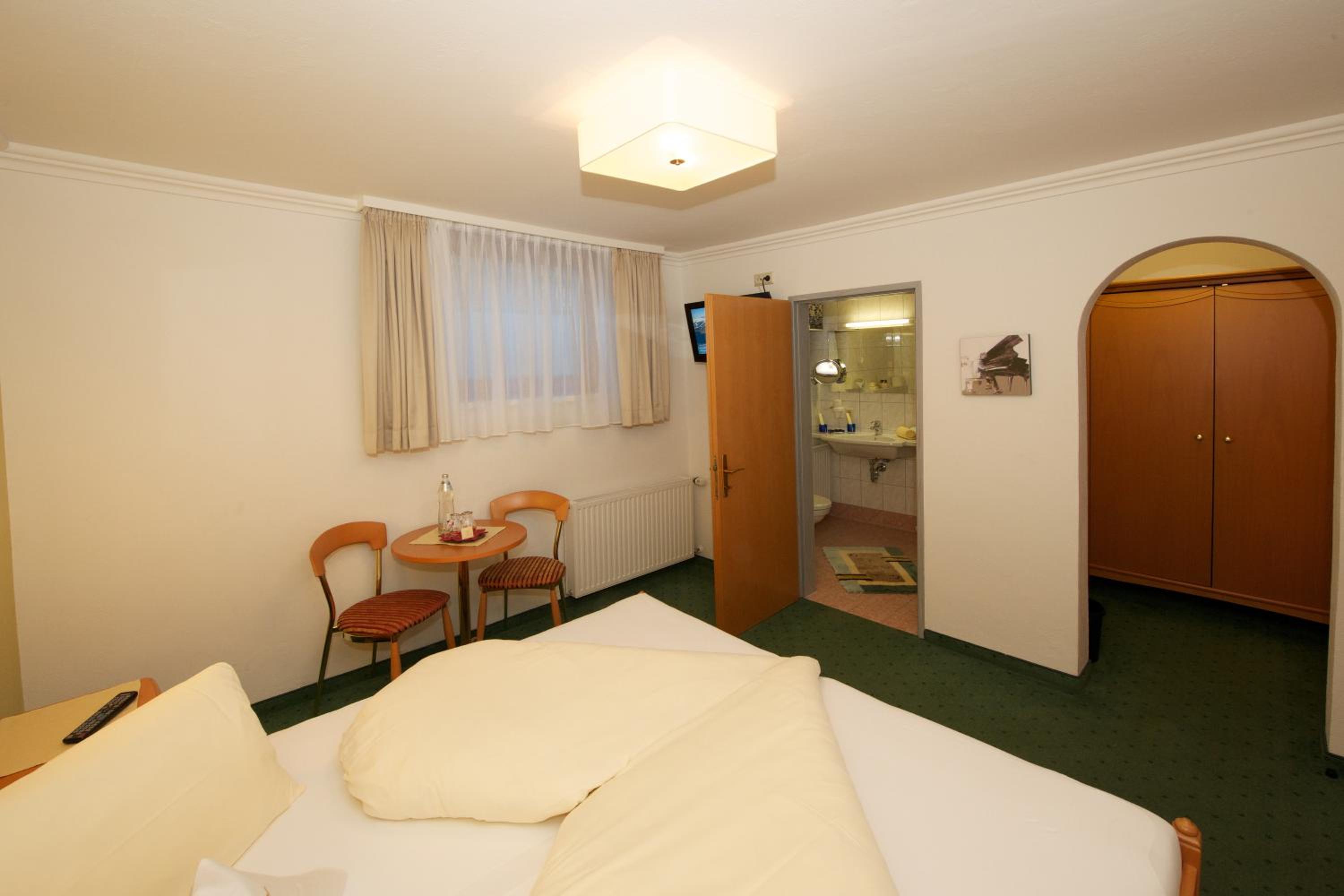 Double Room - Basement photo 1