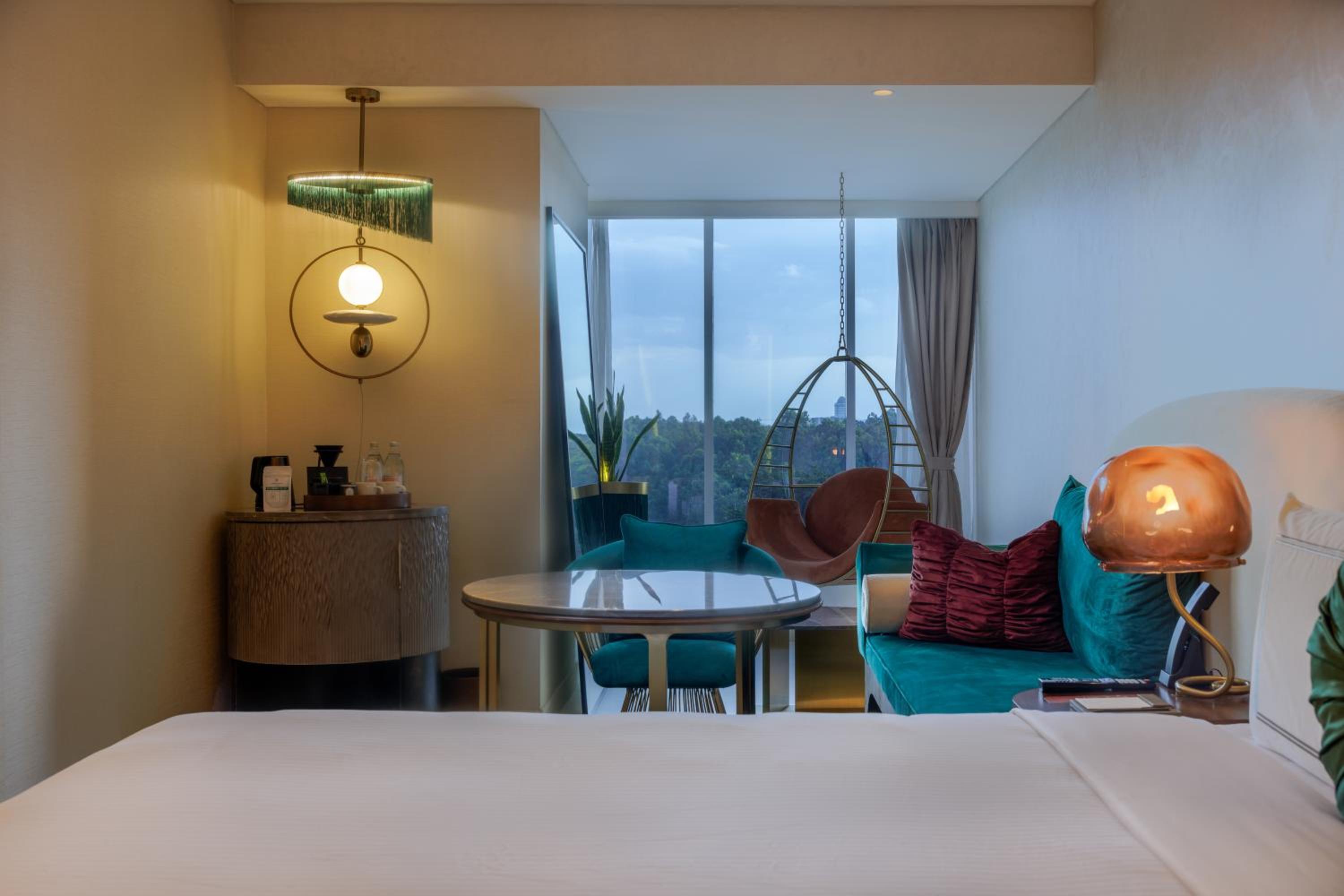 Superior King Room with Forest View